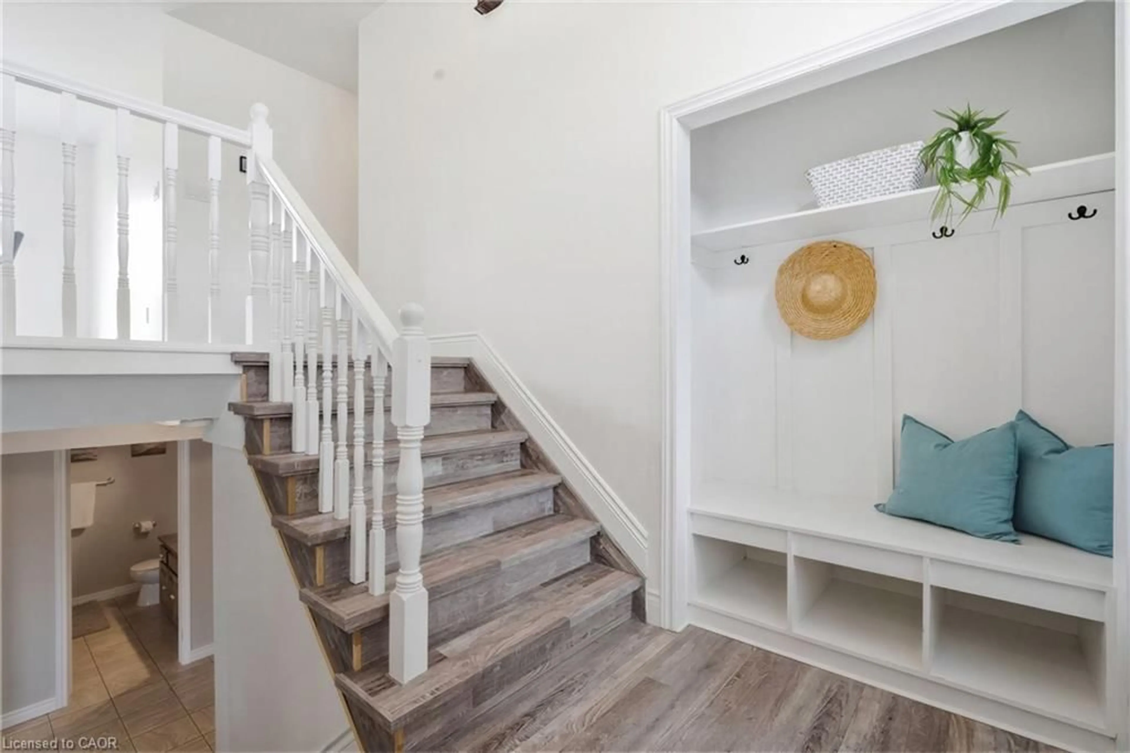 Indoor entryway for 6 Lin Pine Lane, Linwood Ontario N0B 2A0