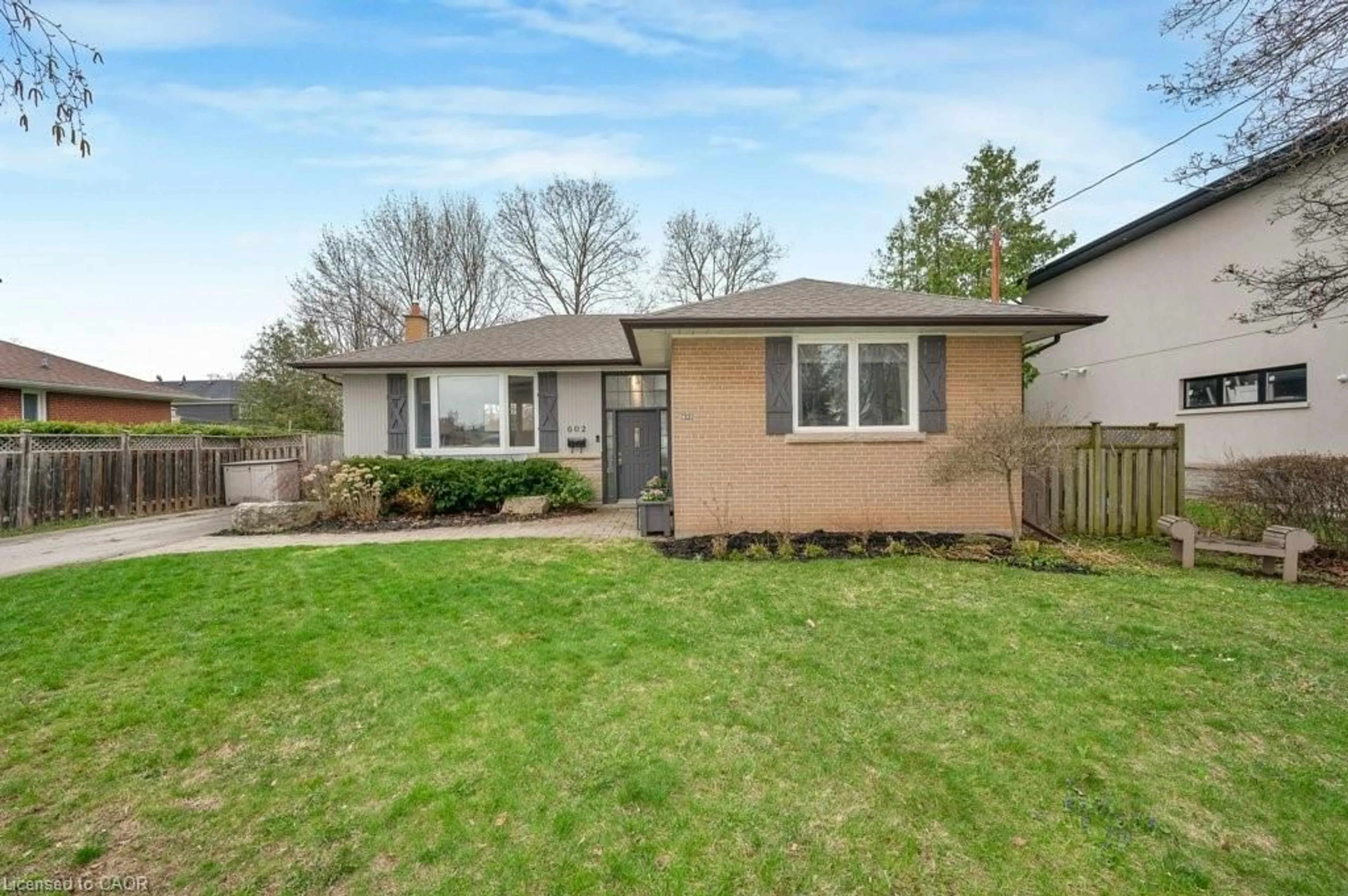 Home with brick exterior material, street for 602 Stephens Cres, Oakville Ontario L6K 1Y3