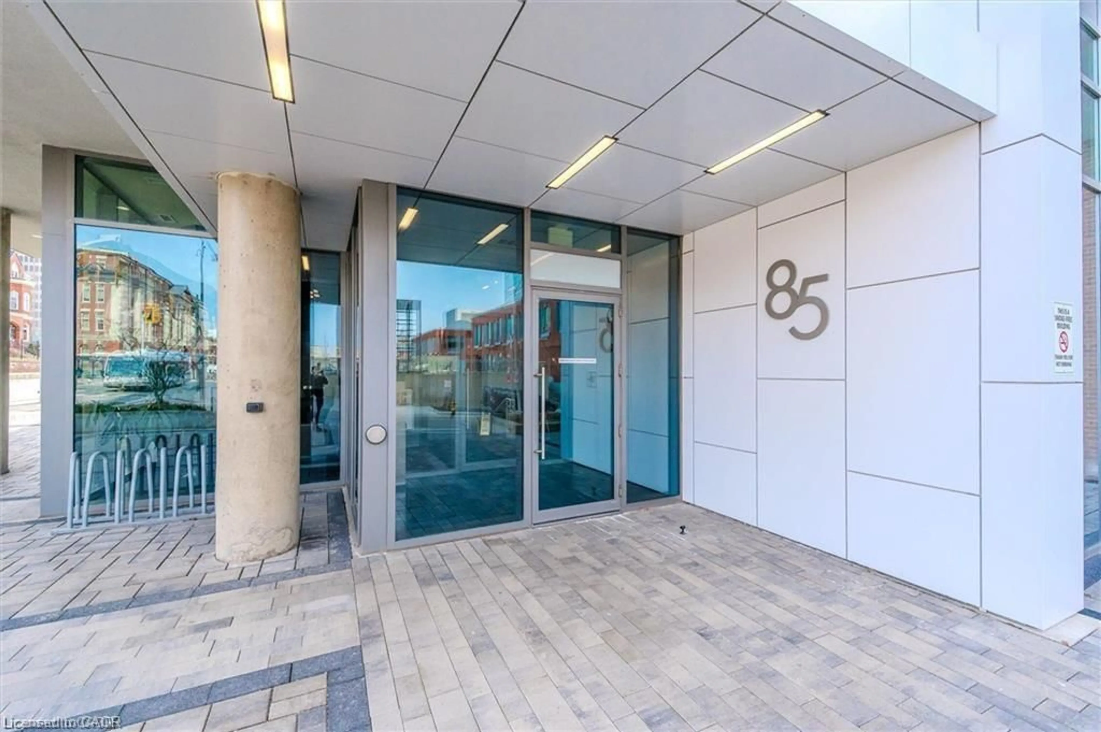 Indoor foyer for 85 Duke St #507, Kitchener Ontario N2H 0B7