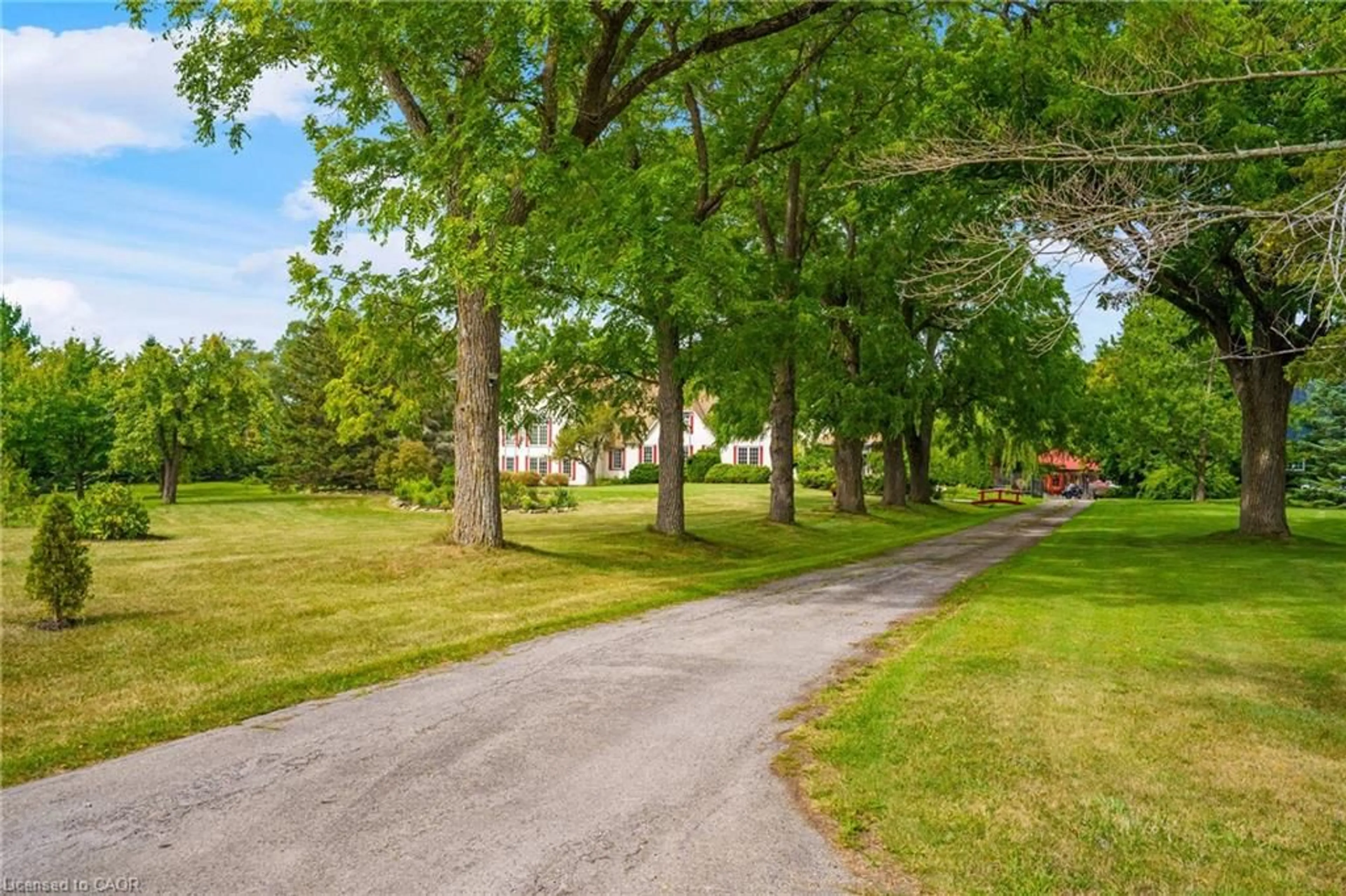 A pic from outside/outdoor area/front of a property/back of a property/a pic from drone, street for 1166 Westbrook Rd, Glanbrook Ontario L0R 2A6