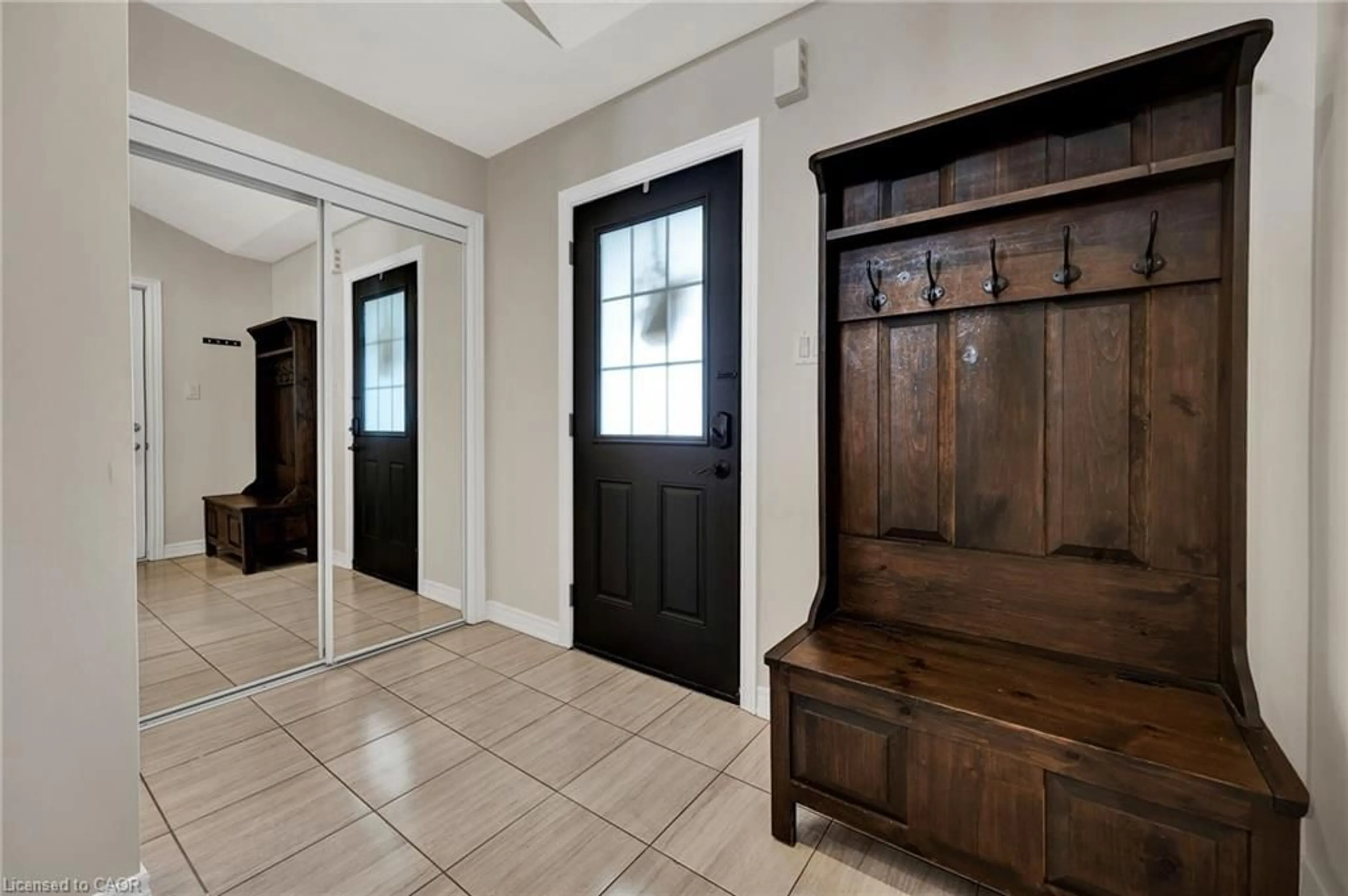 Indoor entryway for 335 Krotz St, Listowel Ontario N4W 0H8