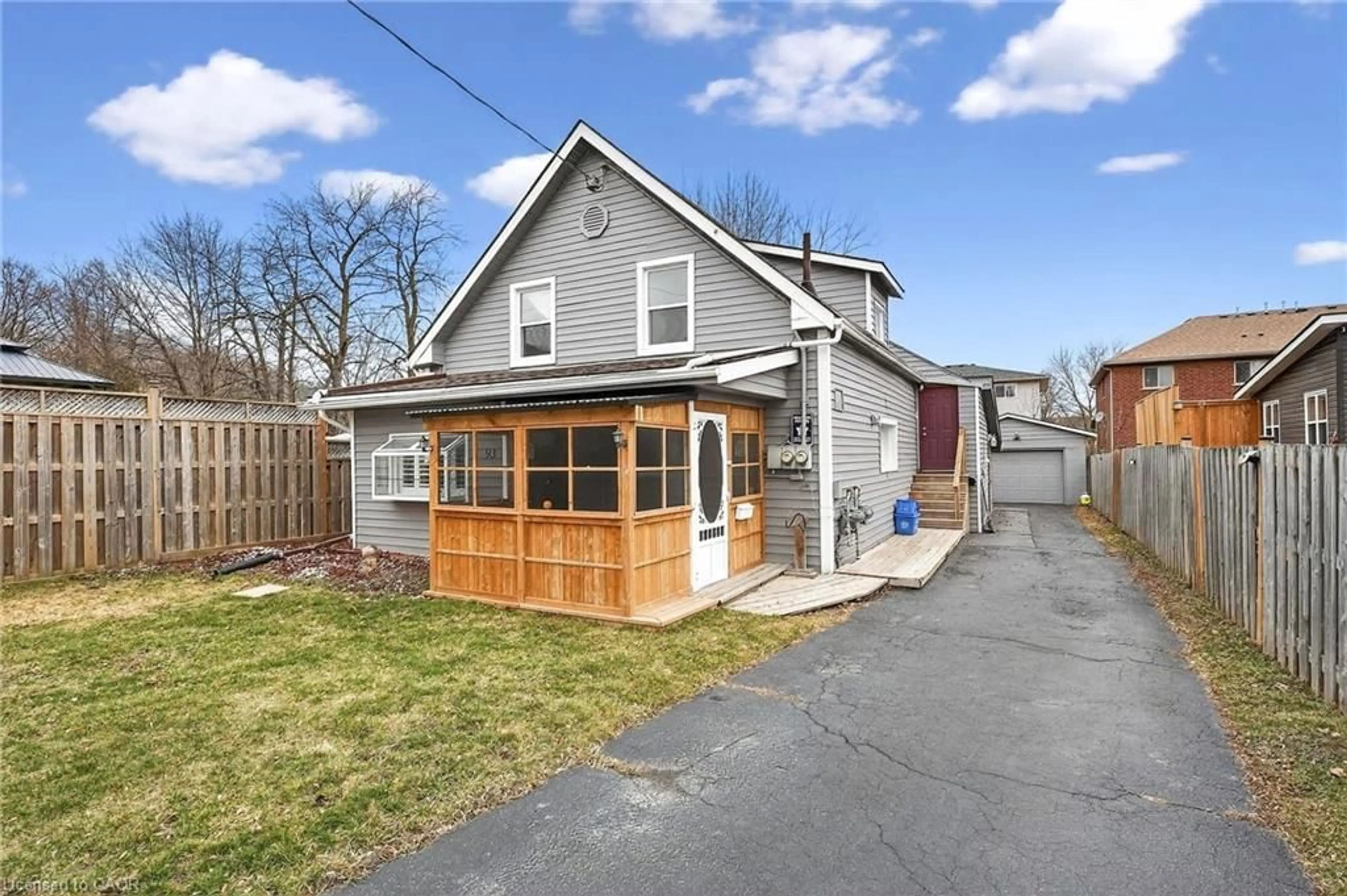 Unknown for 93 Walnut St, Brantford Ontario N3T 1H3