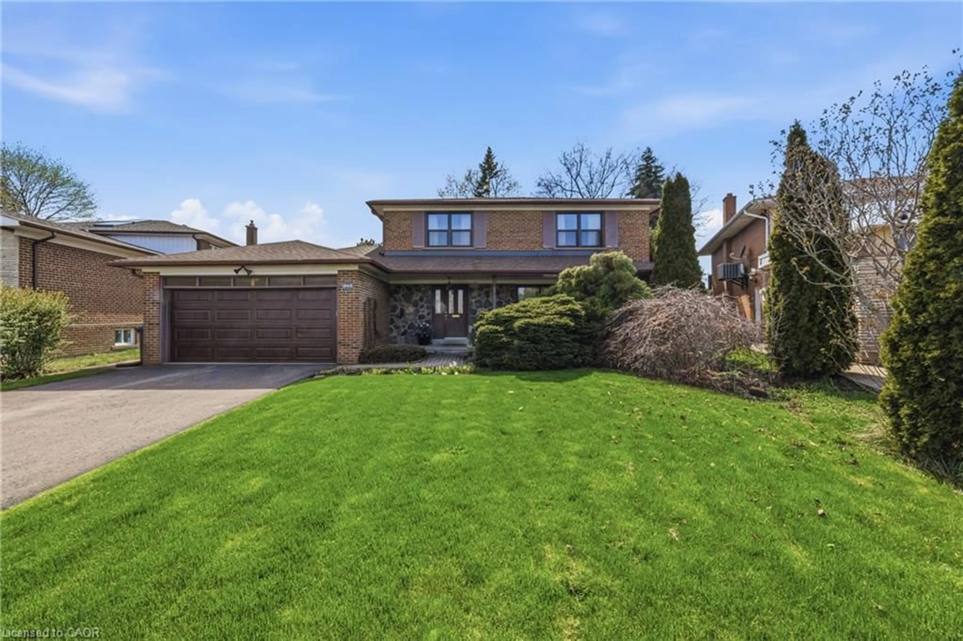 Home with brick exterior material, street for 845 Saddle Cres, Mississauga Ontario L4Y 2V9