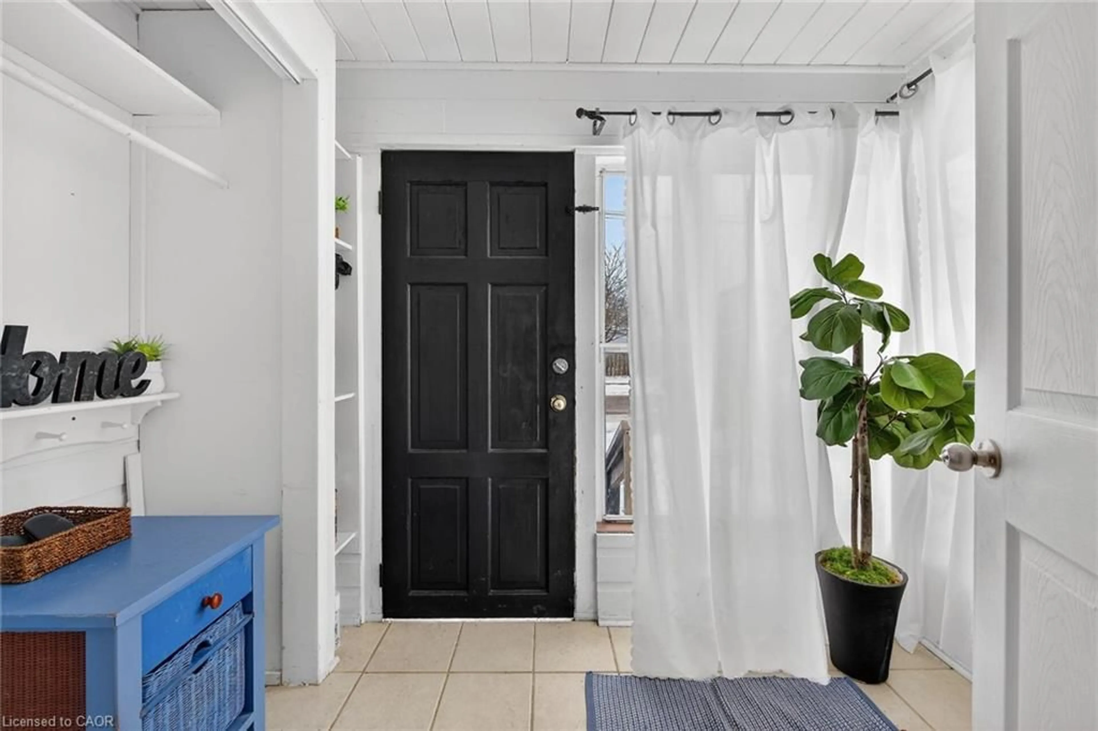 Indoor entryway for 3824 Roxborough Ave, Crystal Beach Ontario L0S 1B0