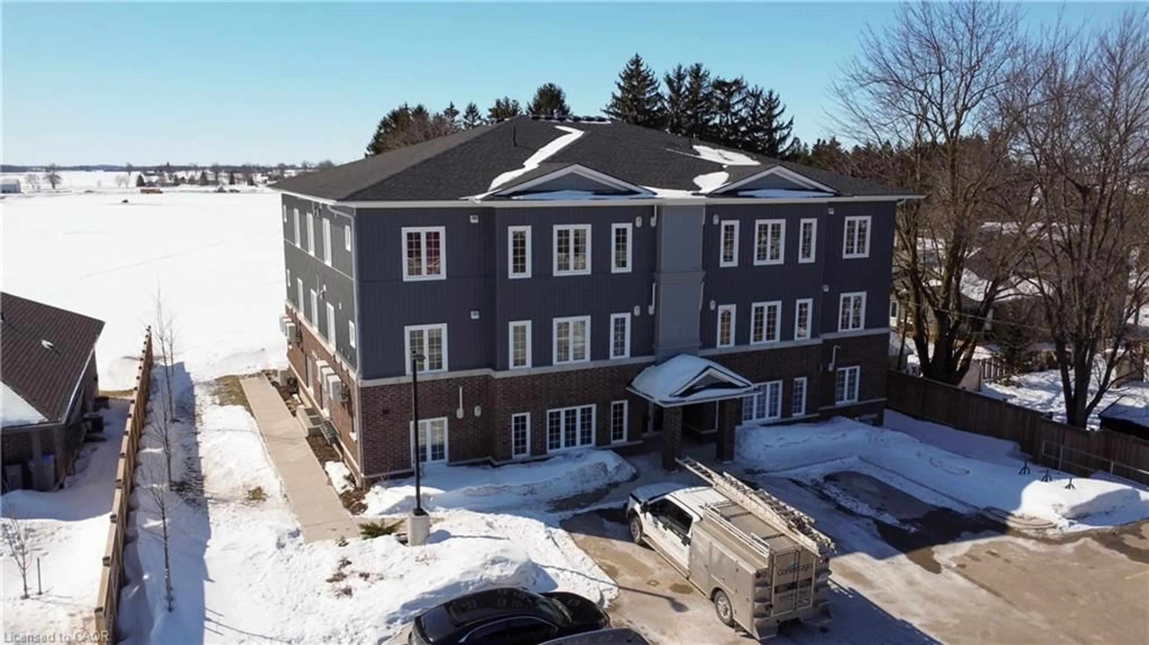 A pic from outside/outdoor area/front of a property/back of a property/a pic from drone, building for 25 Murray Crt #1, Milverton Ontario N0K 1M0