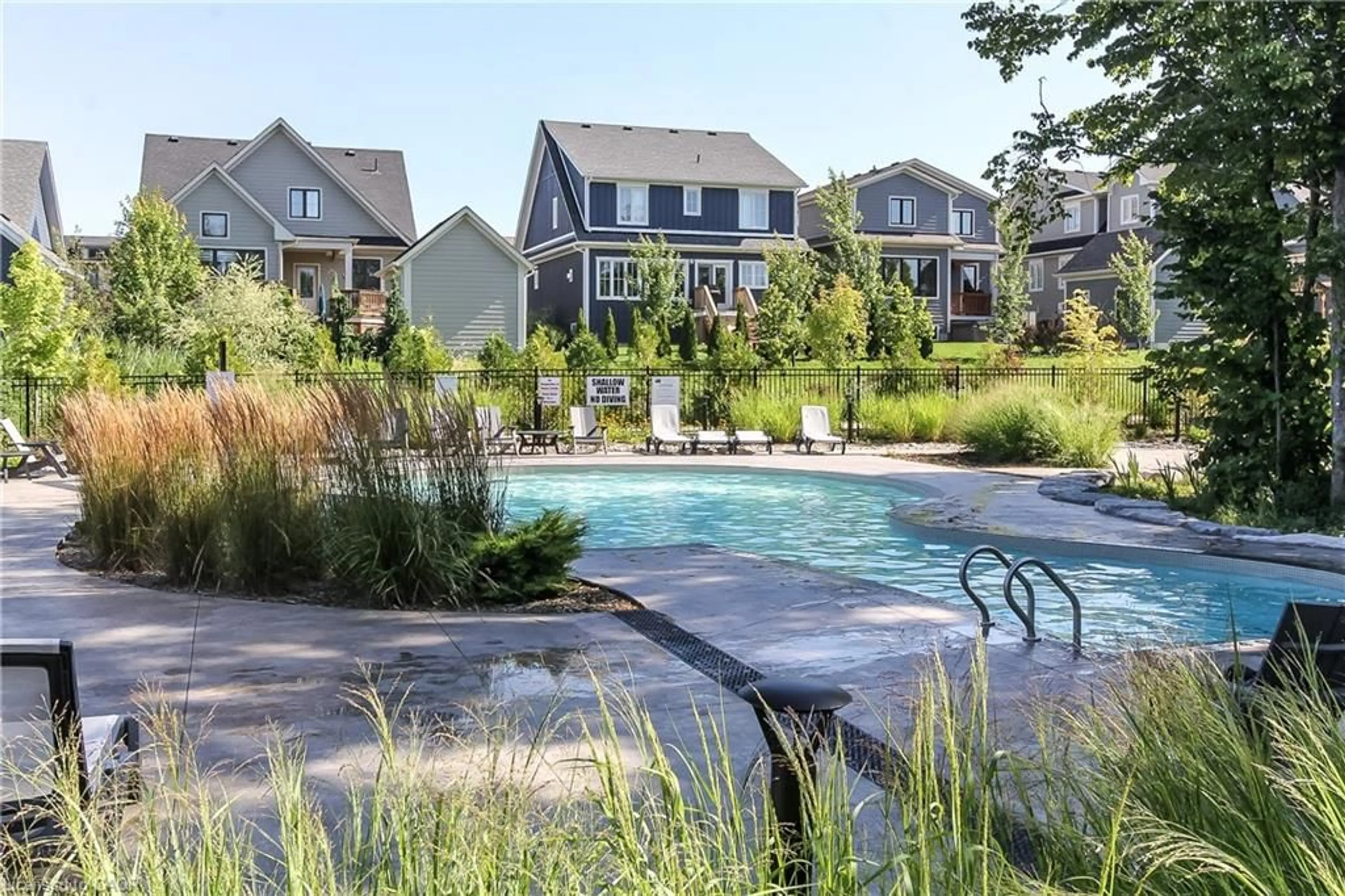 Pool for 142 Sycamore St, The Blue Mountains Ontario L9Y 4E2