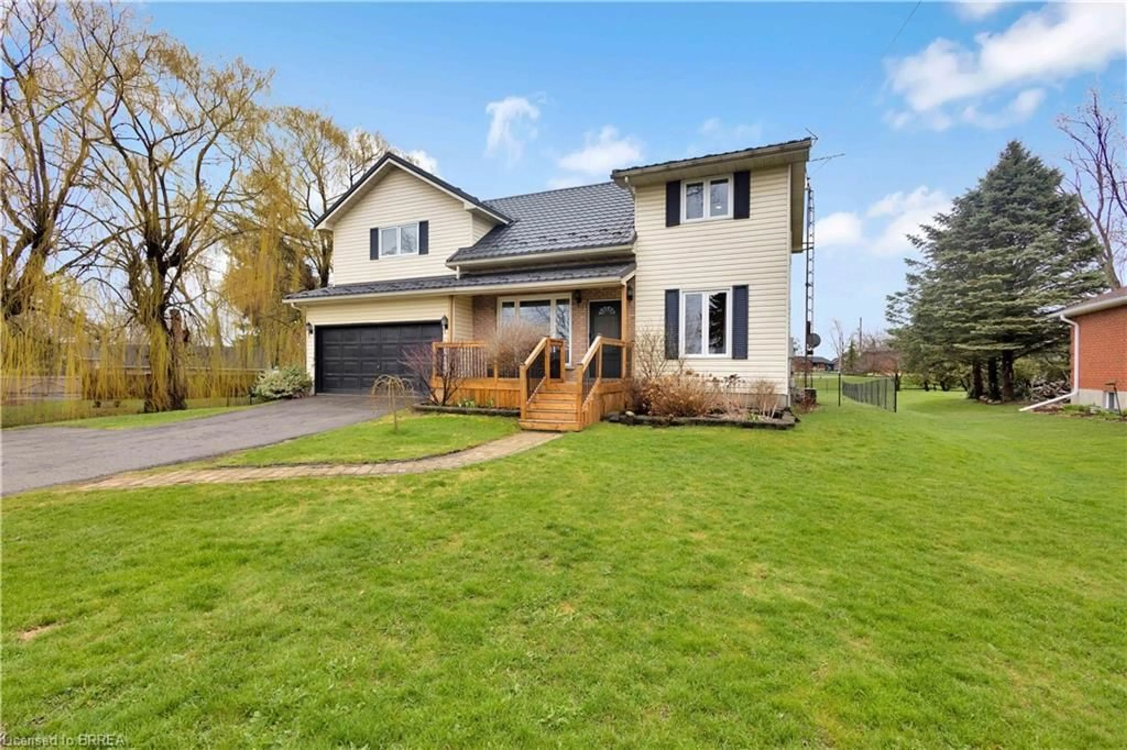 A pic from outside/outdoor area/front of a property/back of a property/a pic from drone, unknown for 934 Norfolk County Road 19e, Wilsonville Ontario N0E 1Z0