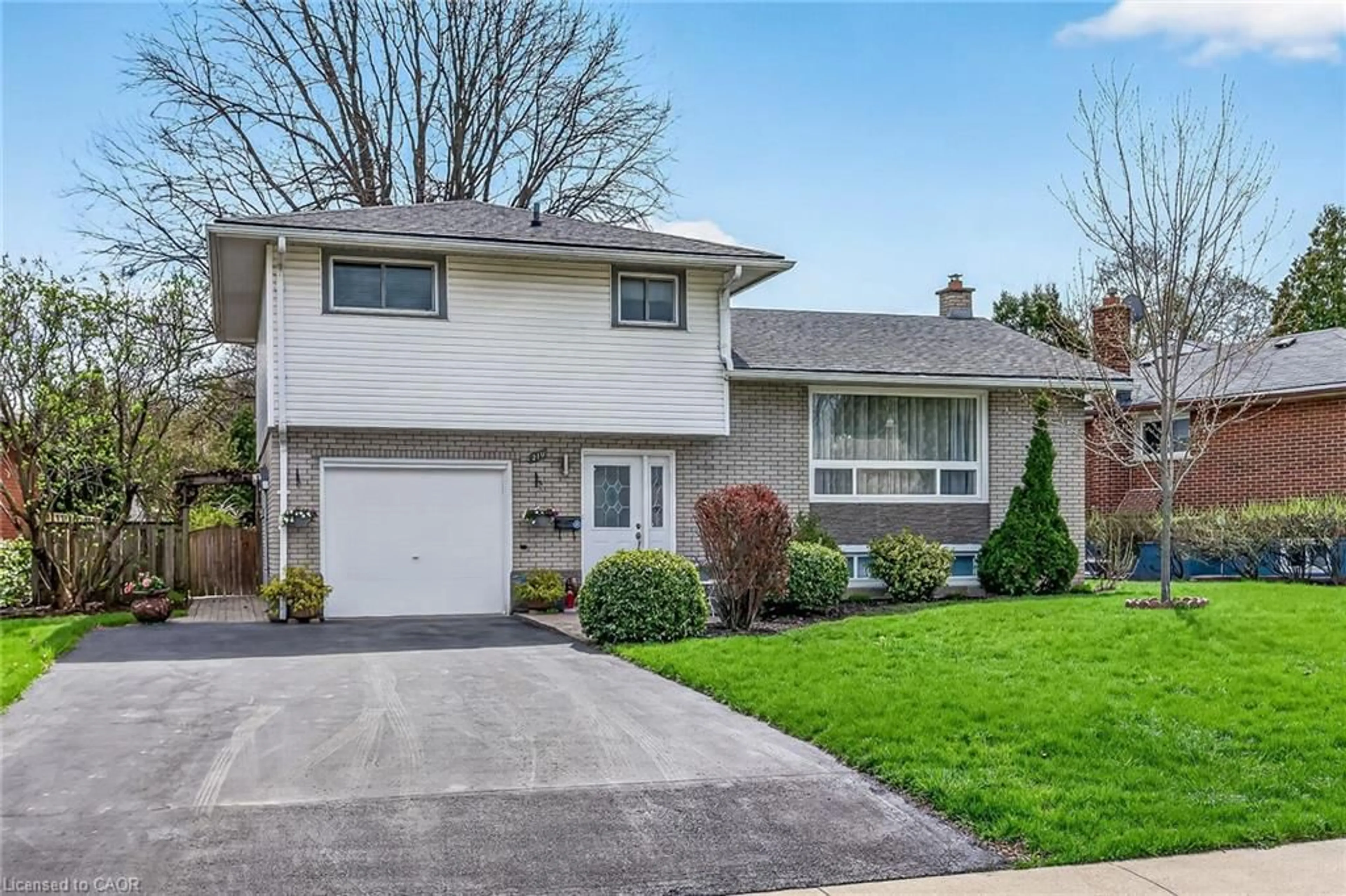 Home with vinyl exterior material, street for 210 Columbia Dr, Hamilton Ontario L9C 3Y6