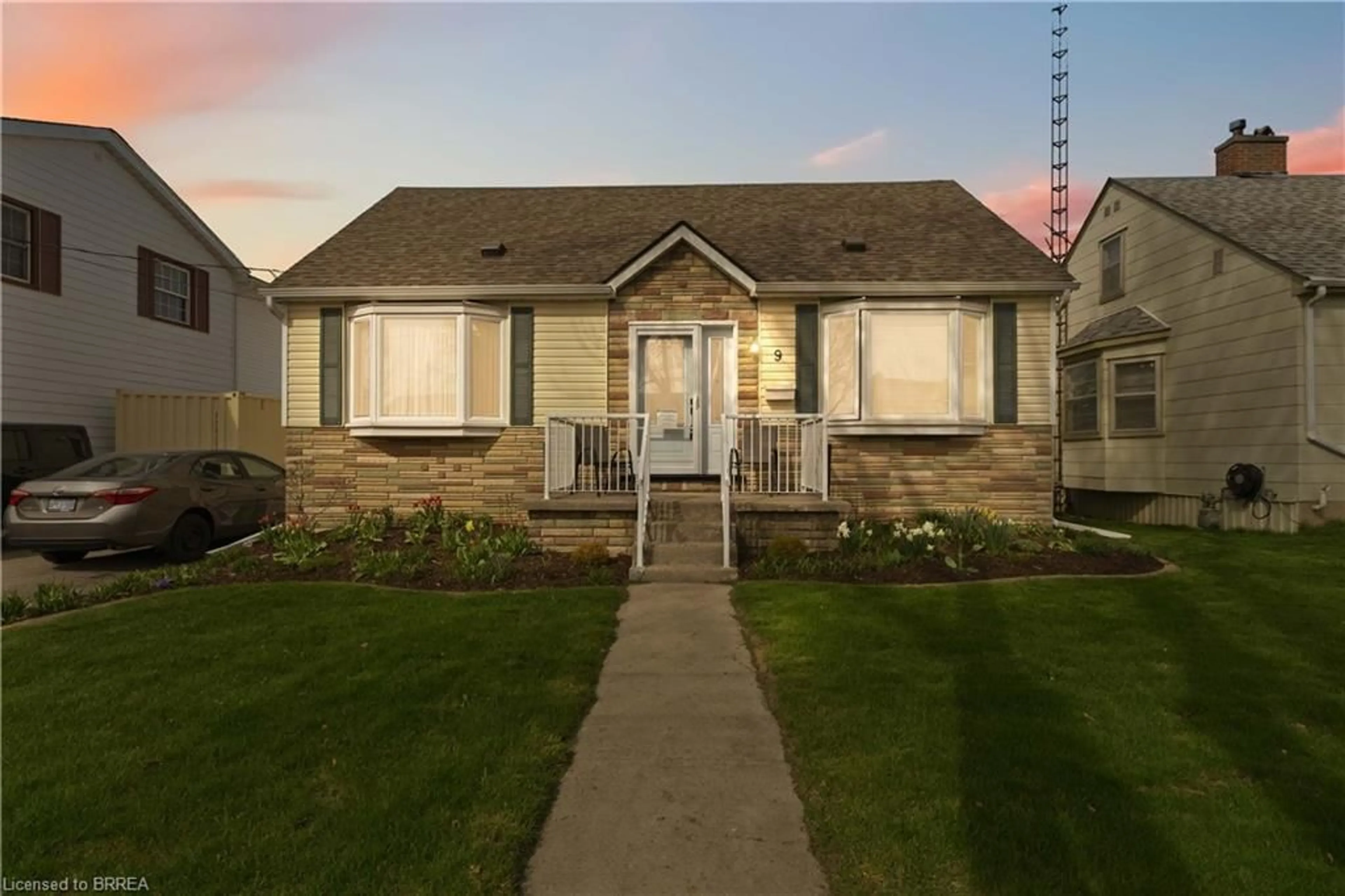 Home with vinyl exterior material, street for 9 Sussex Ave, Brantford Ontario N3R 2G5