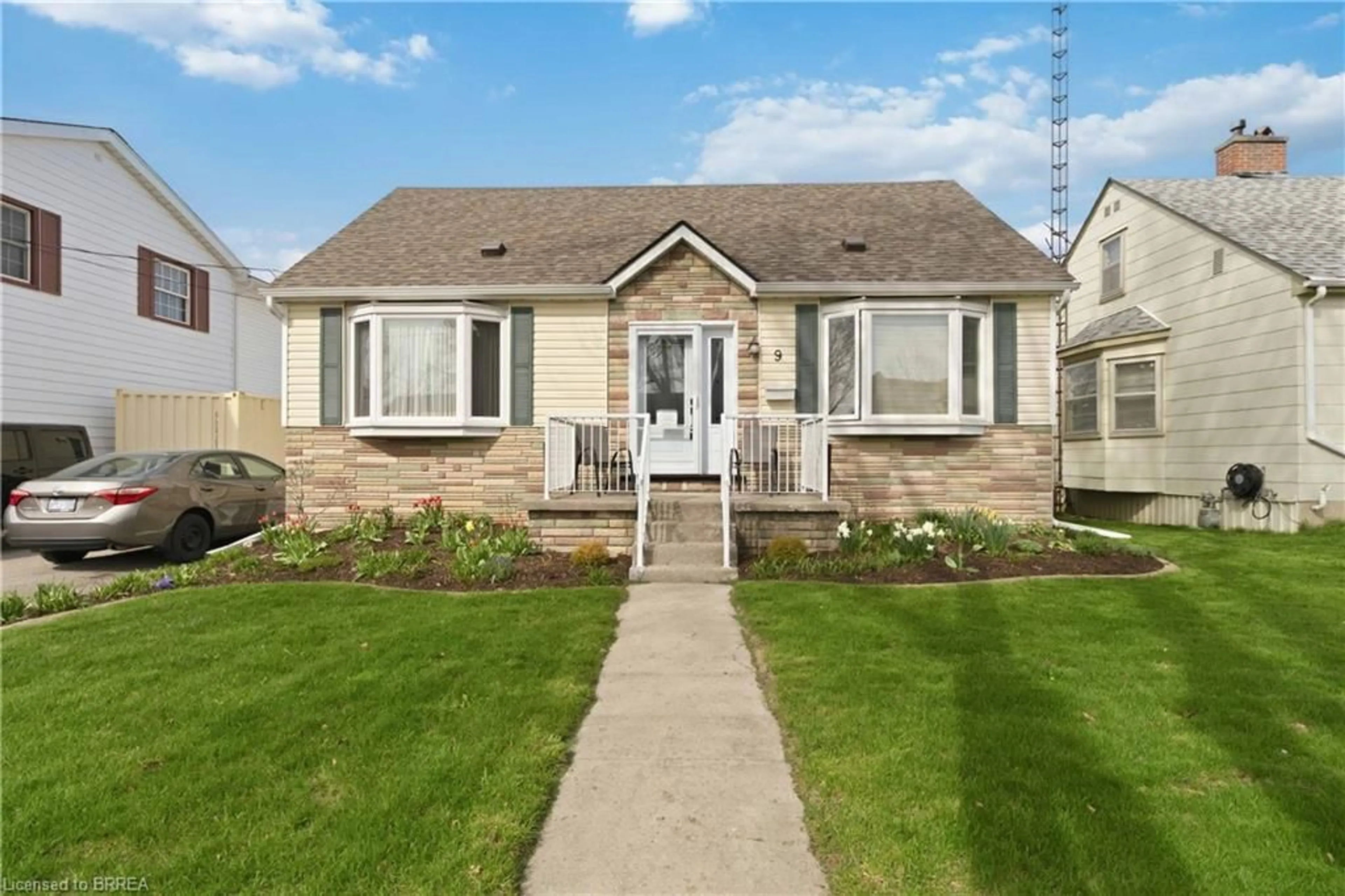 Home with vinyl exterior material, street for 9 Sussex Ave, Brantford Ontario N3R 2G5