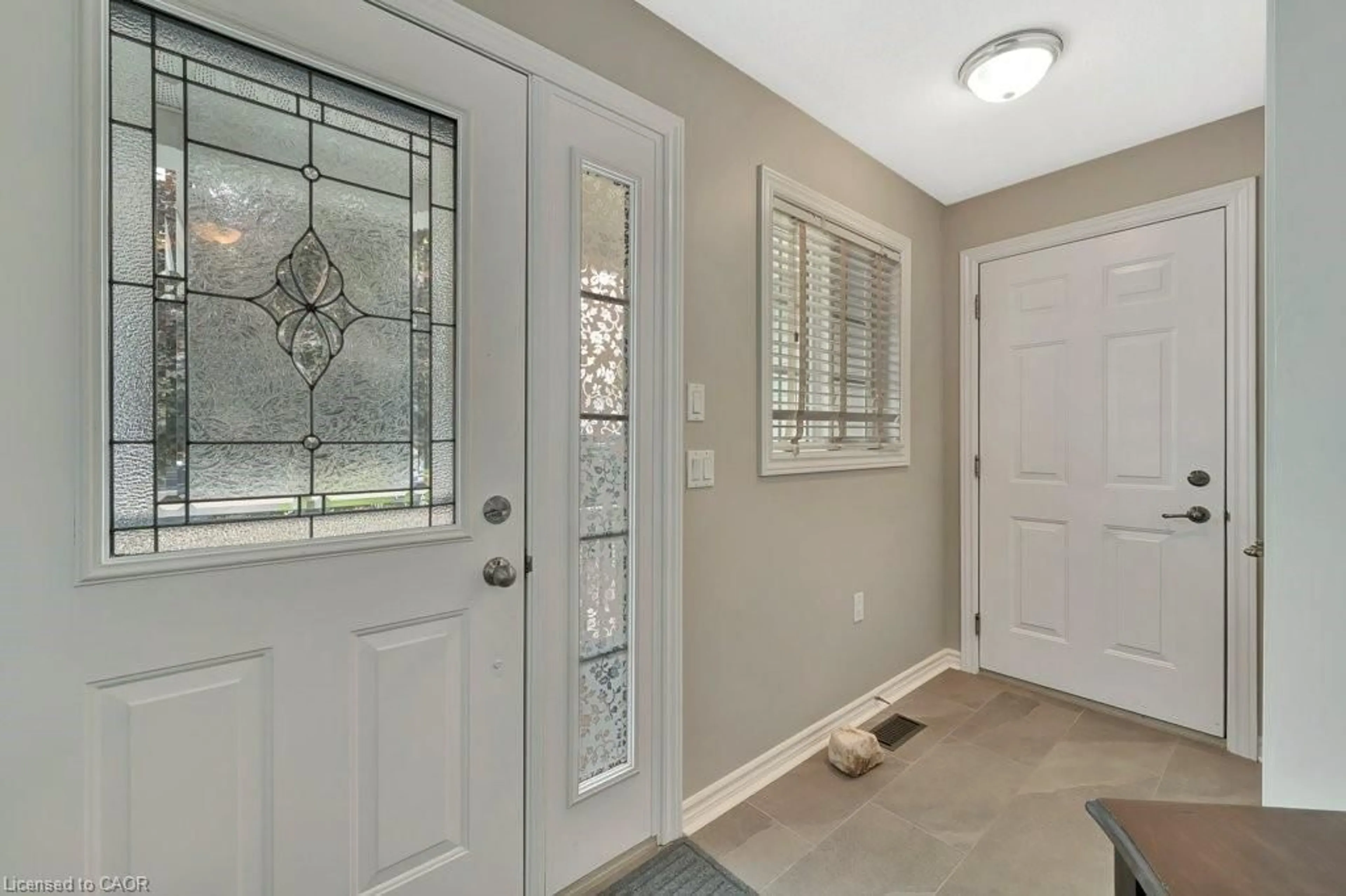 Indoor entryway for 103 Kells Lane, Freelton Ontario L8B 1A5