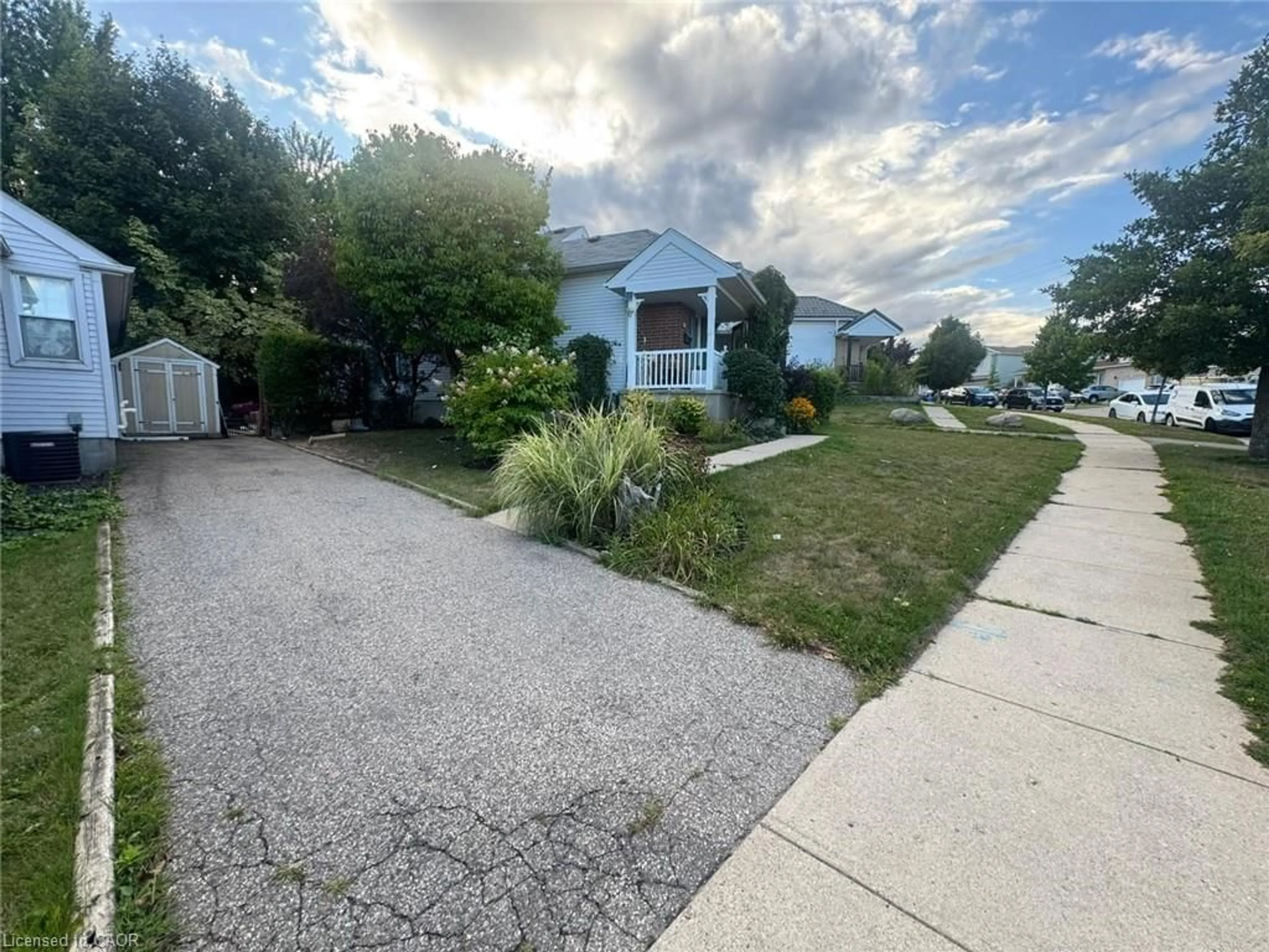 A pic from outside/outdoor area/front of a property/back of a property/a pic from drone, street for 45 Milfoil Cres, Kitchener Ontario N2E 3L2