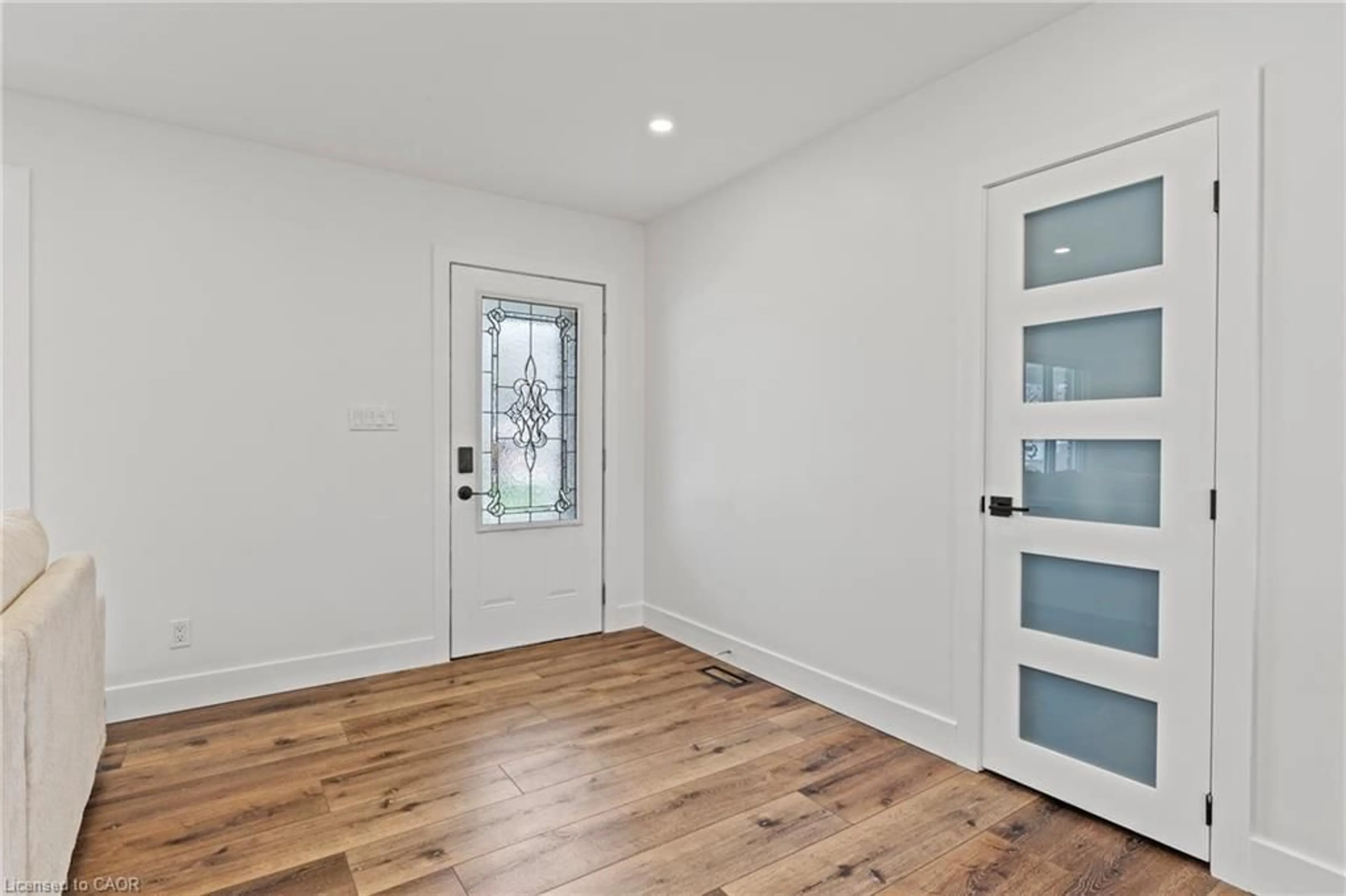 Indoor entryway for 45 Driftwood Dr, Brantford Ontario N3R 3K2