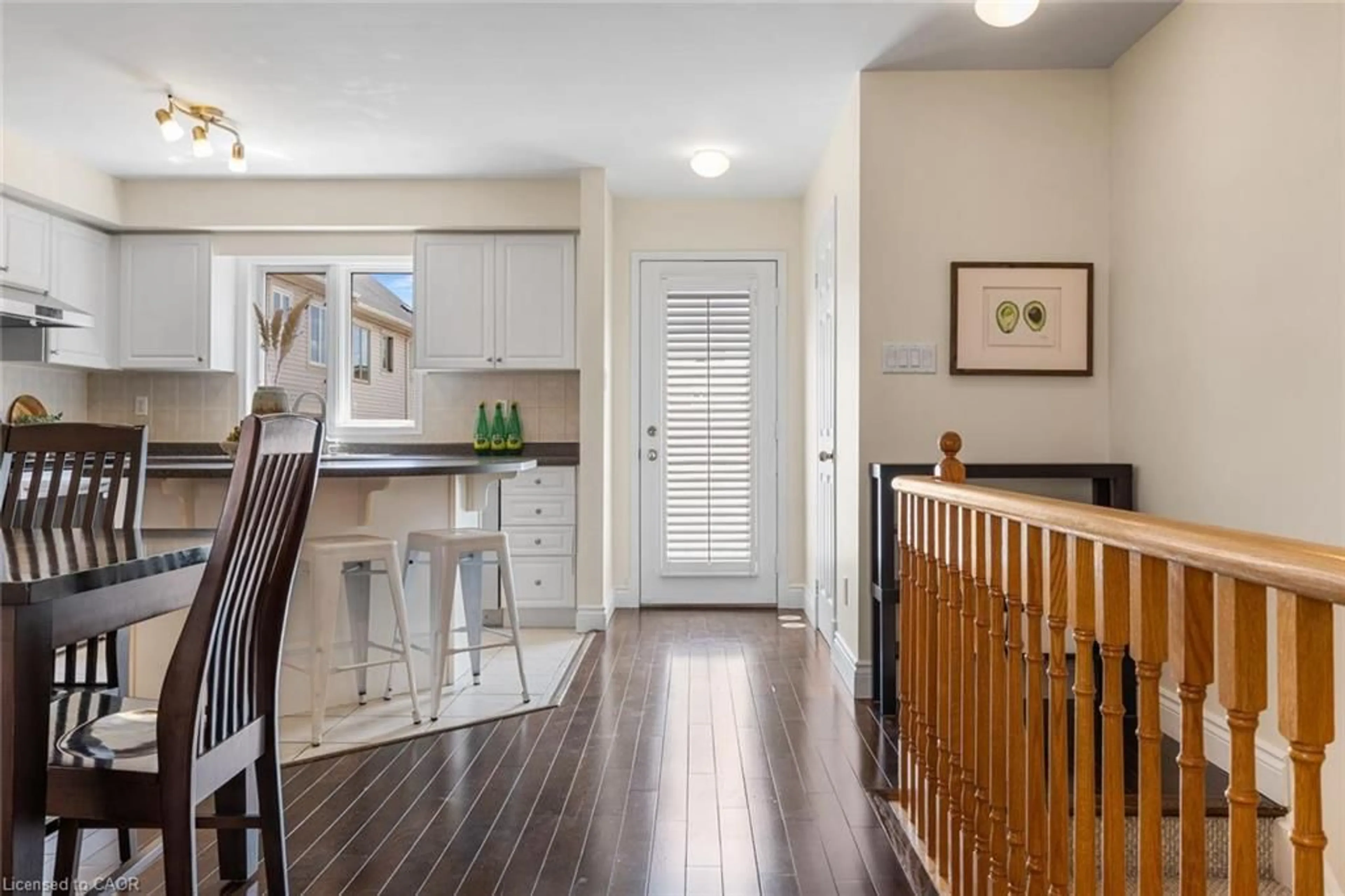 Indoor entryway for 201 Tenth St #8, Etobicoke Ontario M8V 4C7