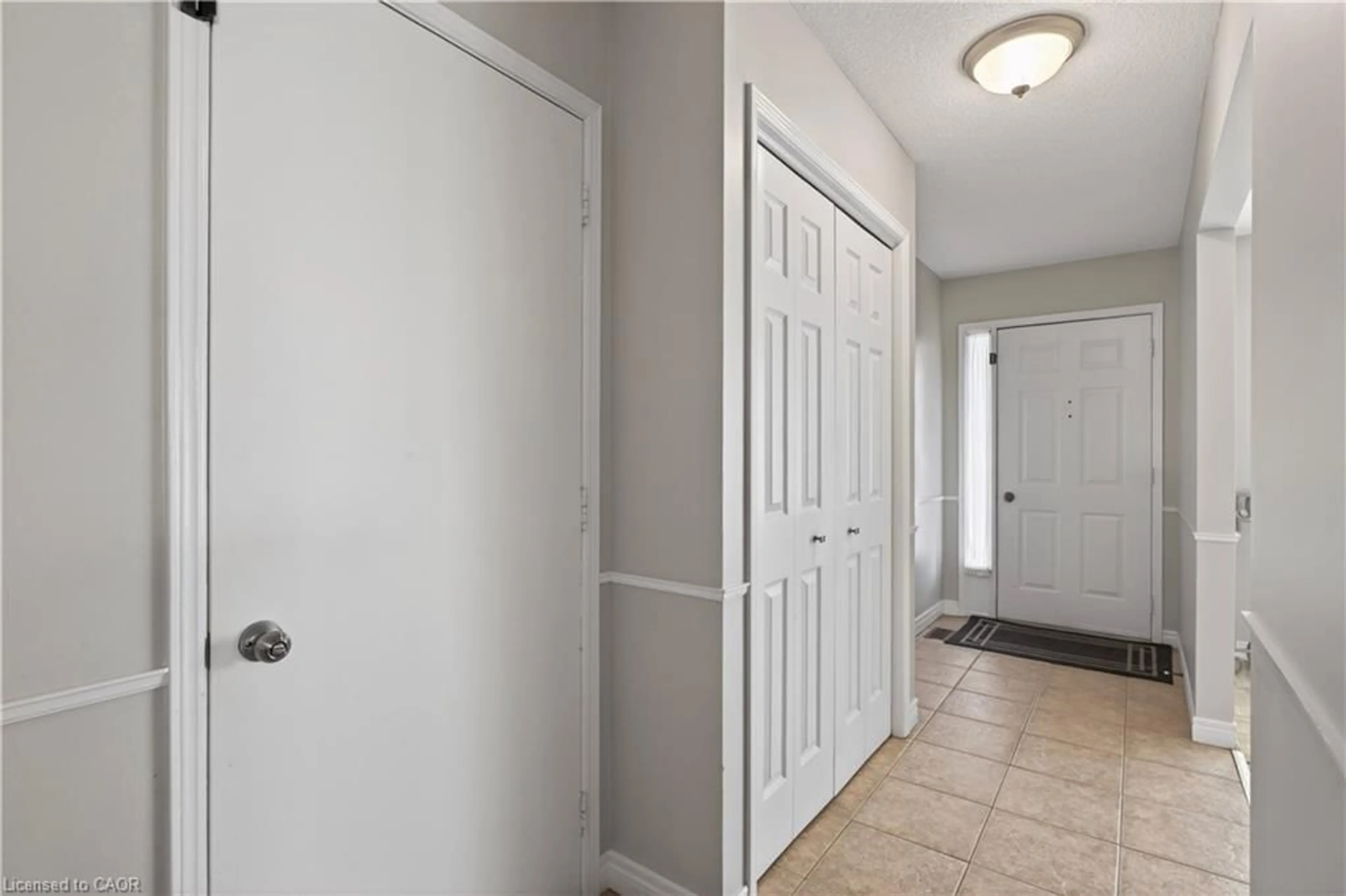 Indoor entryway for 491 Eaglewood Dr, Hamilton Ontario L8W 3J2