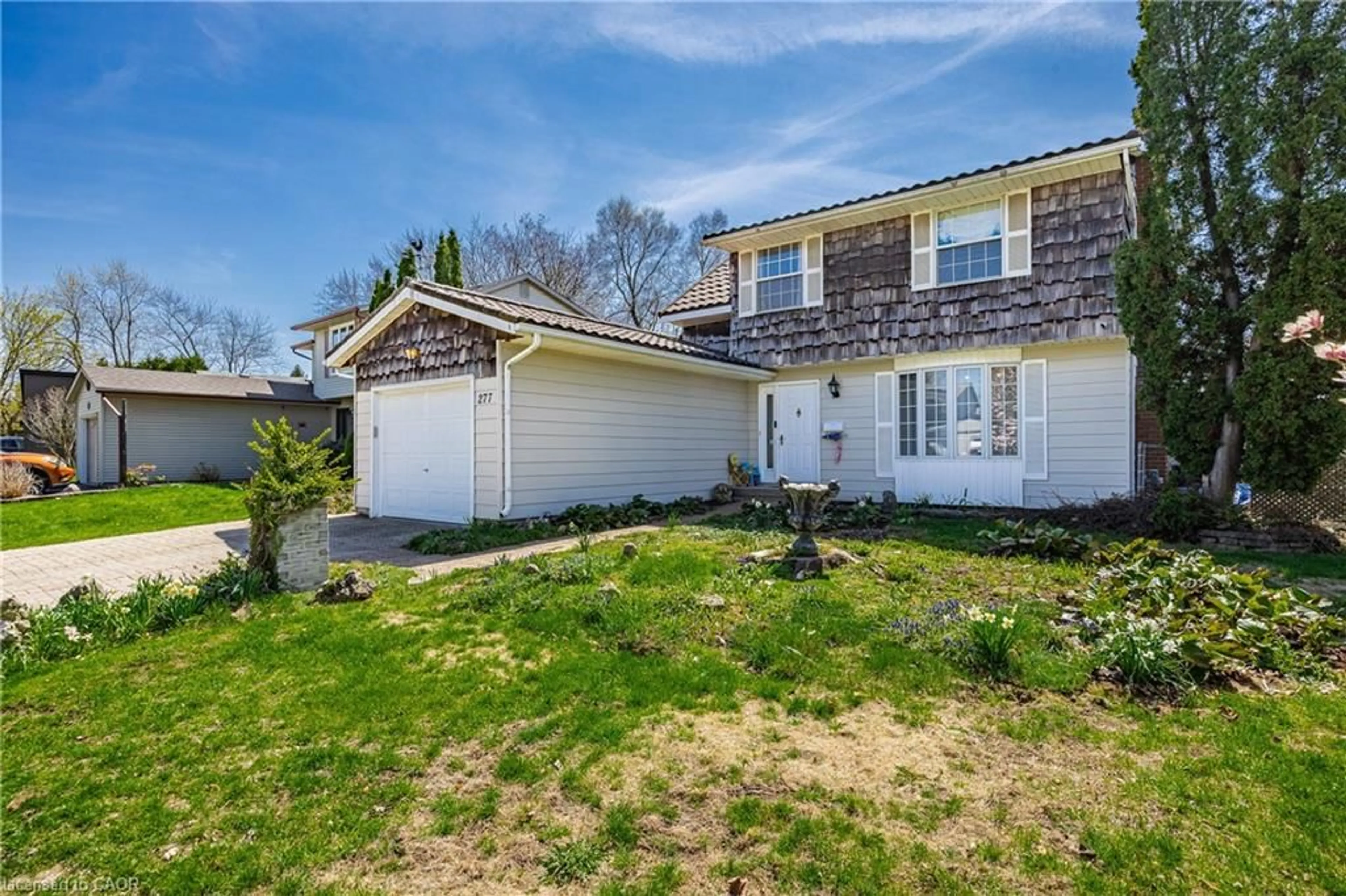 A pic from outside/outdoor area/front of a property/back of a property/a pic from drone, street for 277 Blackacres Blvd, London Ontario N6G 2H1