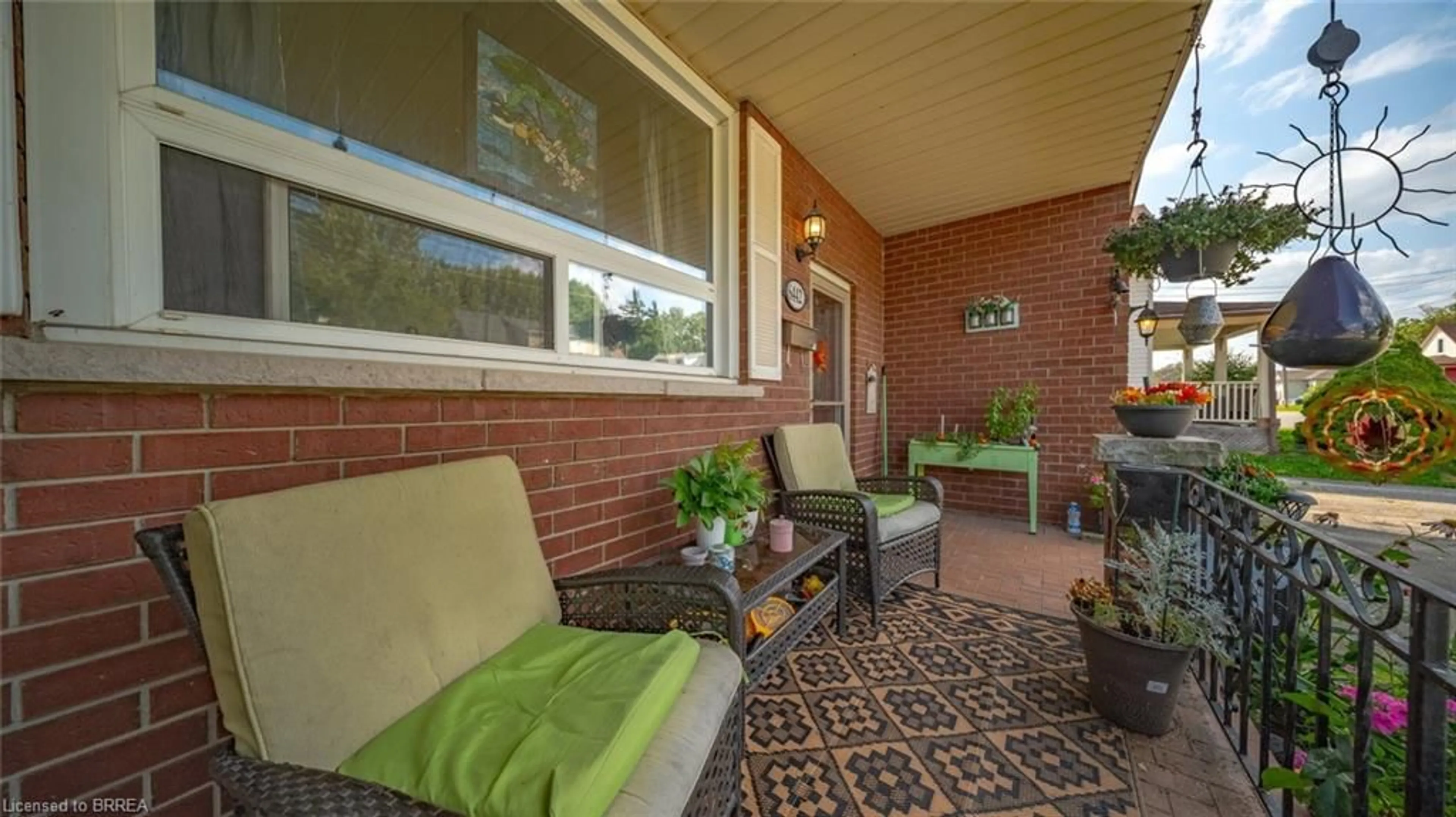 Patio, street for 6442 Taylor St, Niagara Falls Ontario L2G 2G1