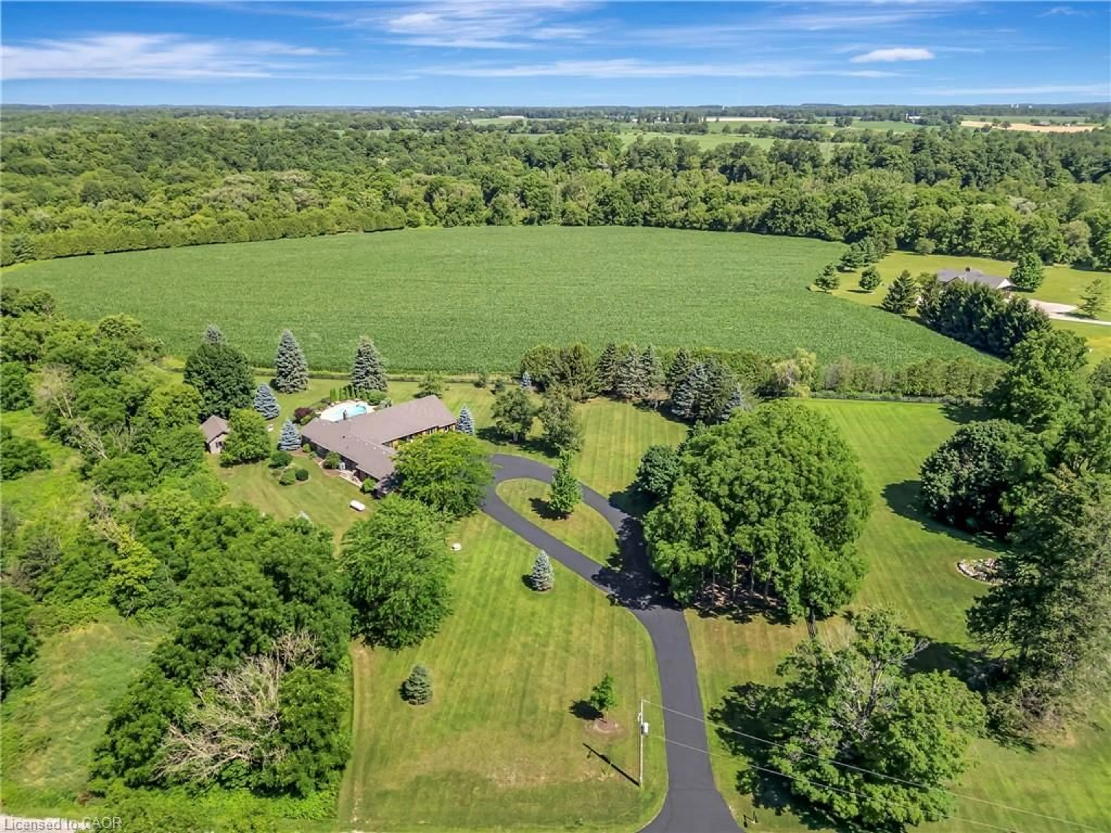 A pic from outside/outdoor area/front of a property/back of a property/a pic from drone, unknown for 999 Governors Rd, Paris Ontario N3L 3E3