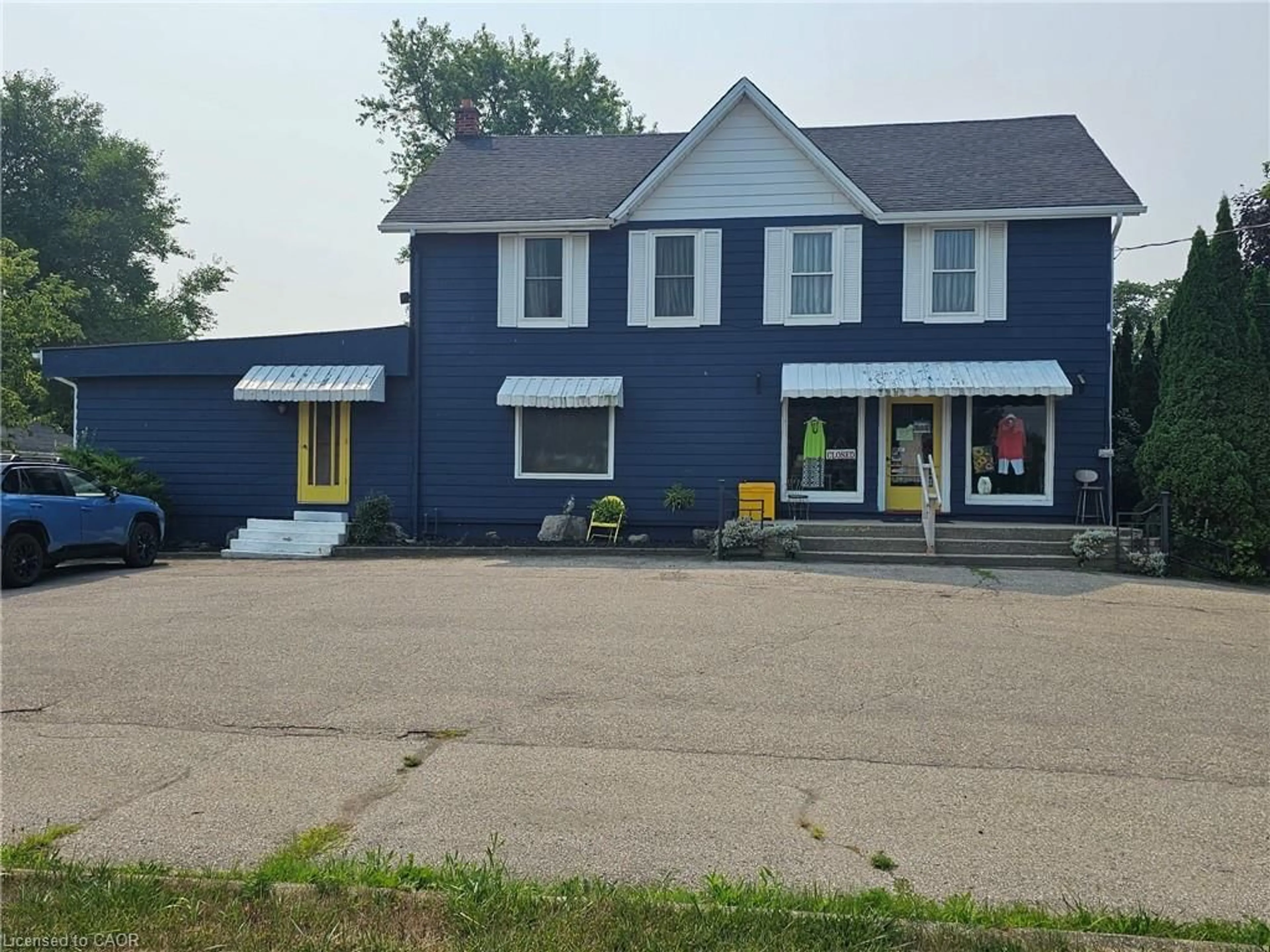 Home with vinyl exterior material, building for 2340 Wilson St, Ancaster Ontario L0R 1A0