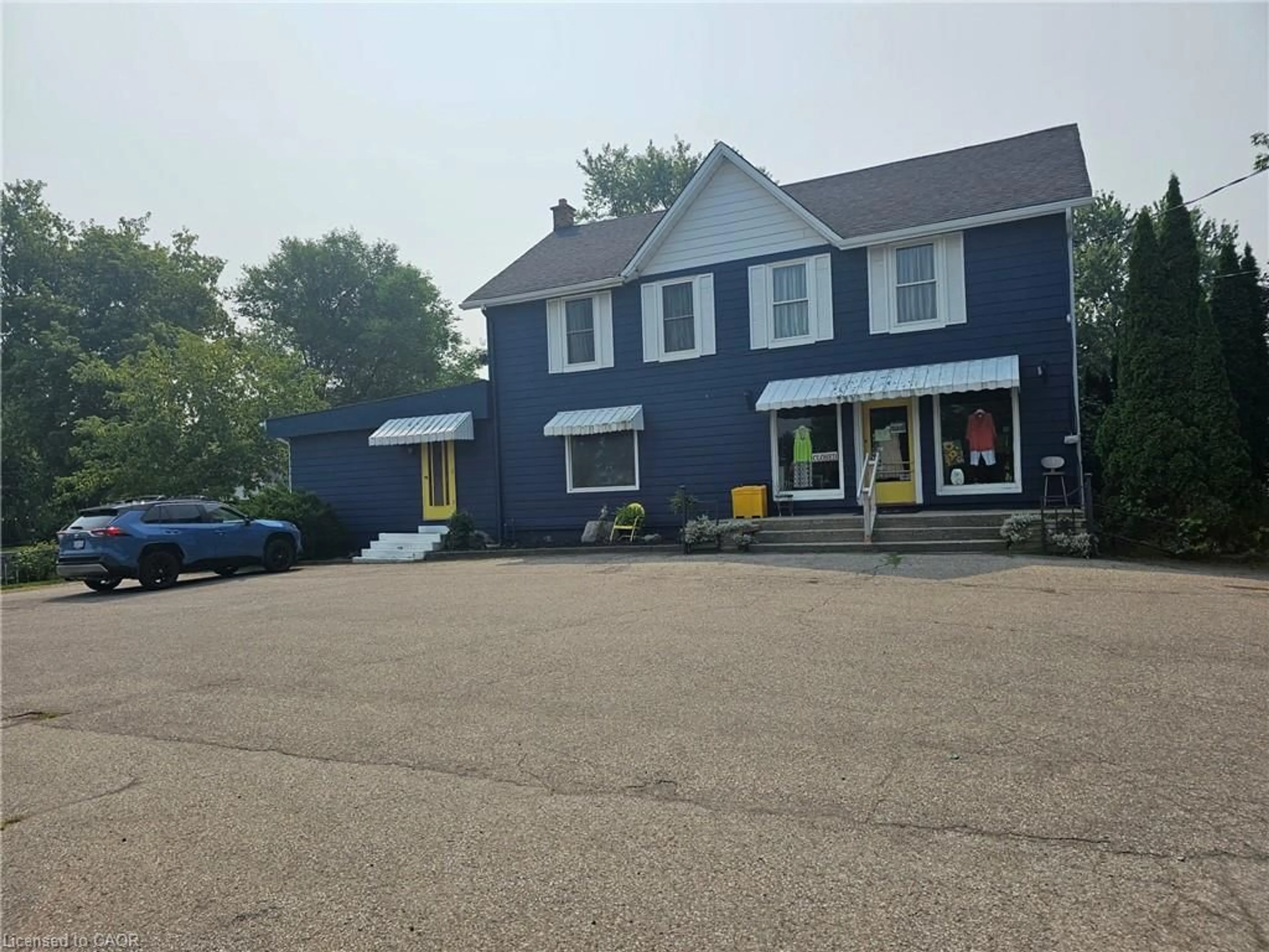 A pic from outside/outdoor area/front of a property/back of a property/a pic from drone, building for 2340 Wilson St, Ancaster Ontario L0R 1A0