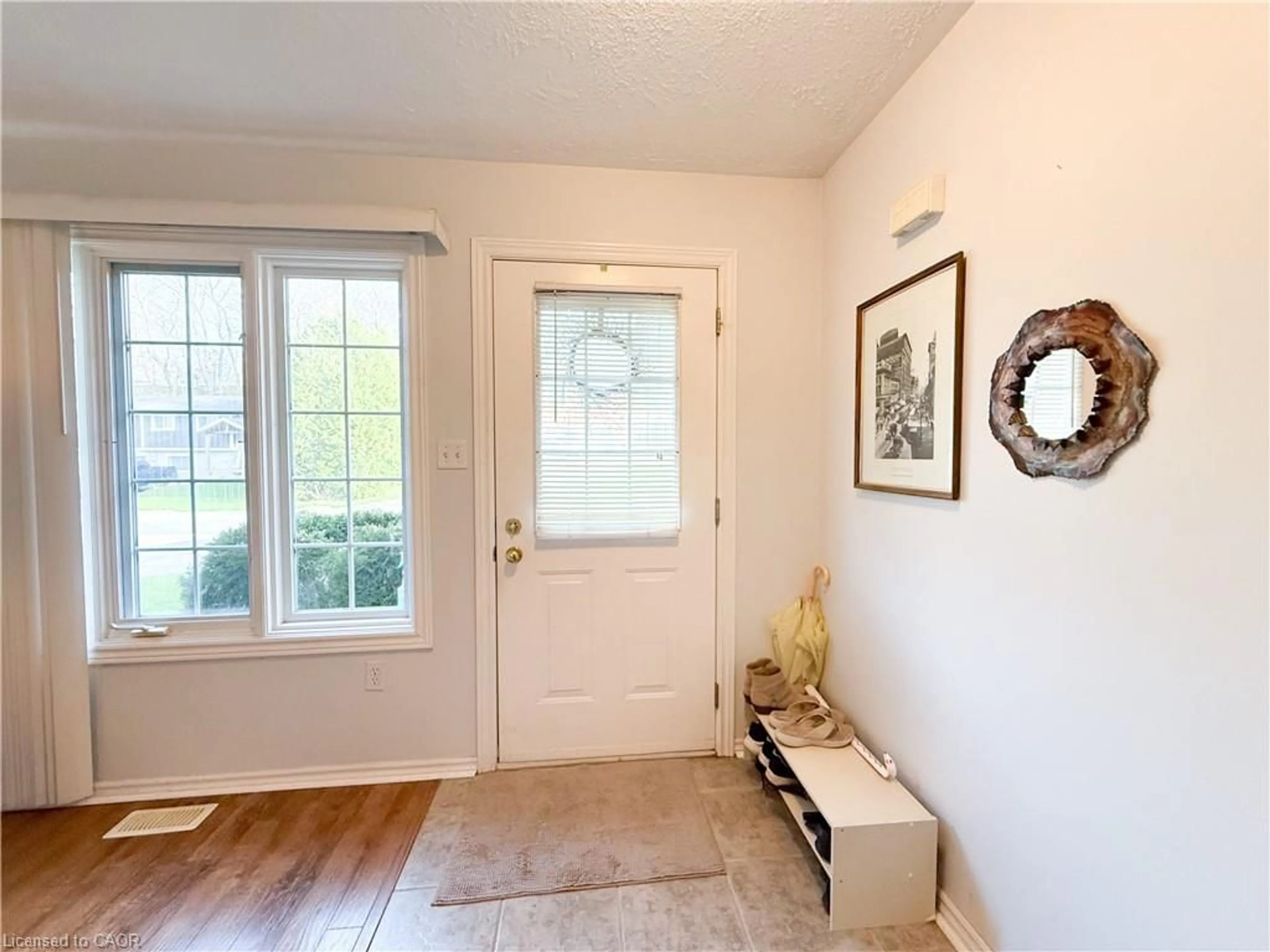 Indoor entryway for 33A Lingwood Dr, Waterford Ontario N0E 1Y0