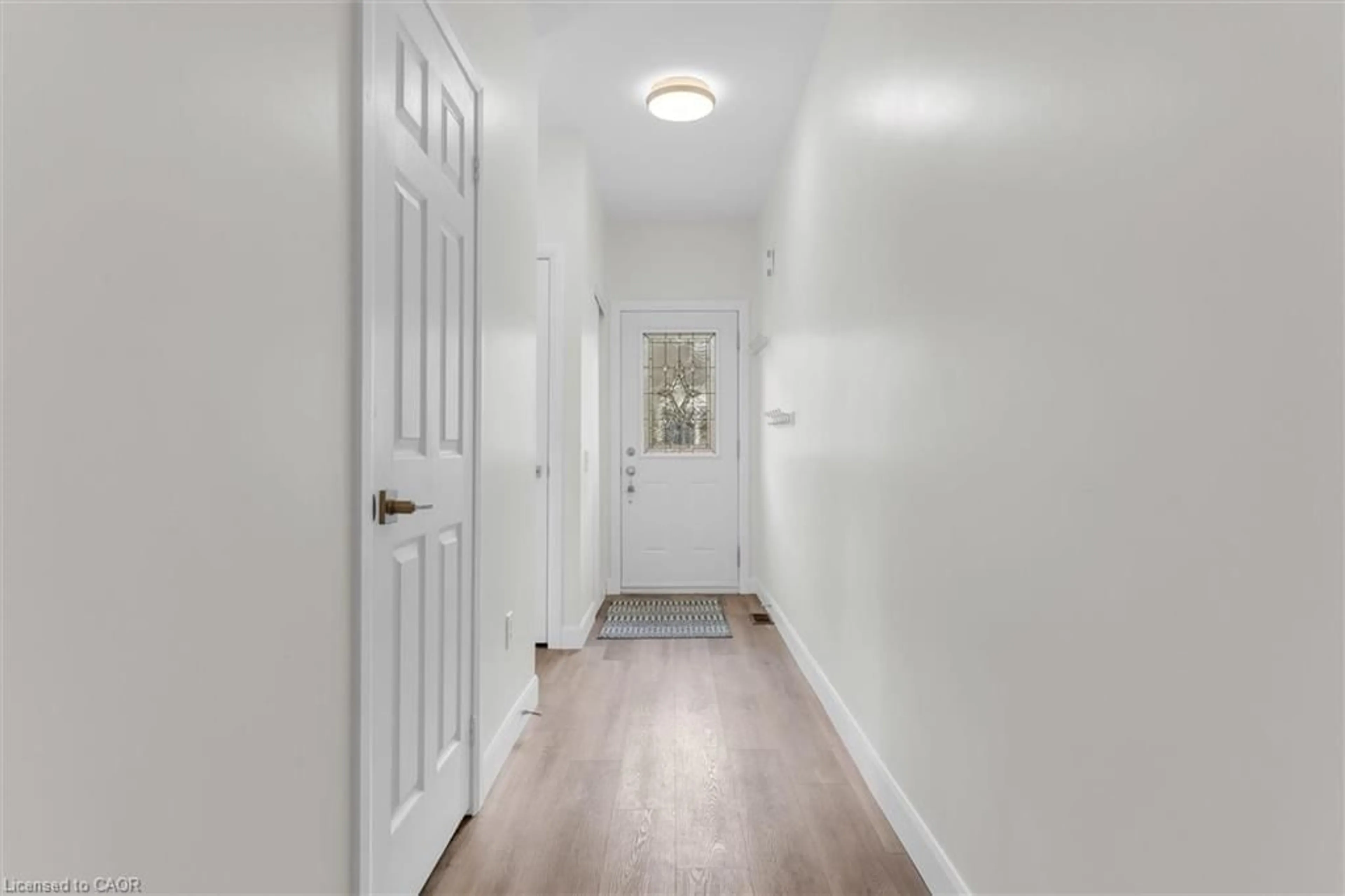 Indoor entryway for 145 Silverbirch Blvd, Hamilton Ontario L0R 1W0