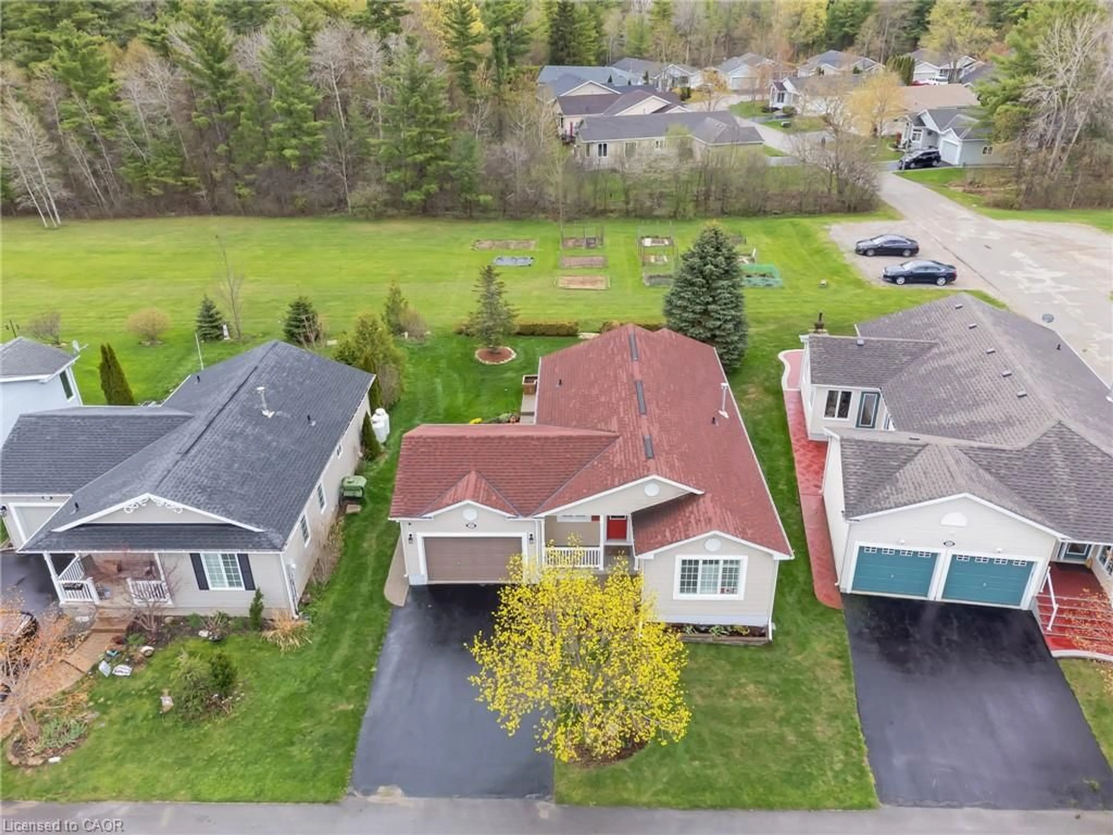 A pic from outside/outdoor area/front of a property/back of a property/a pic from drone, street for 168 Glenariff Dr, Freelton Ontario L8B 1A5