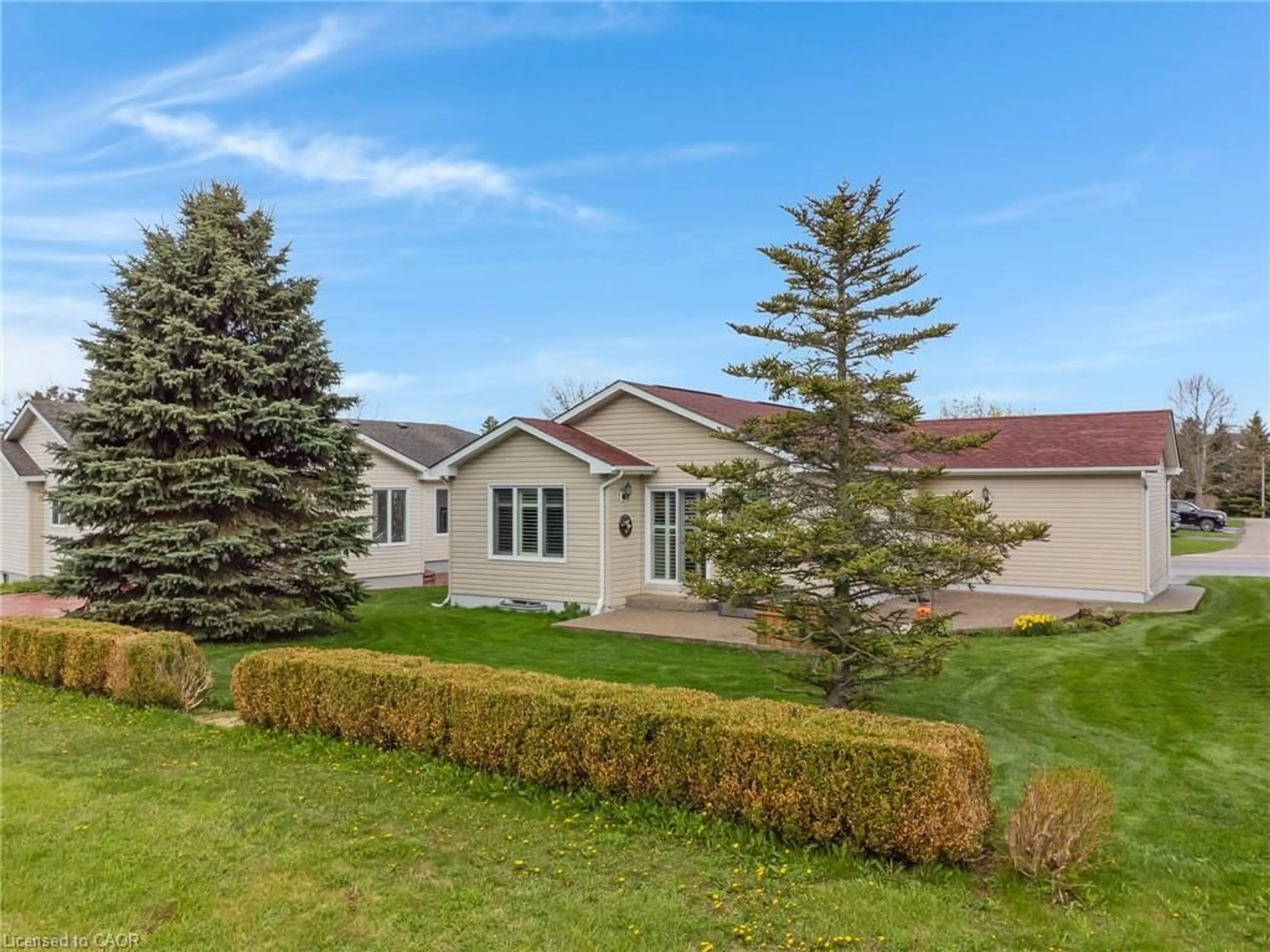 A pic from outside/outdoor area/front of a property/back of a property/a pic from drone, unknown for 168 Glenariff Dr, Freelton Ontario L8B 1A5