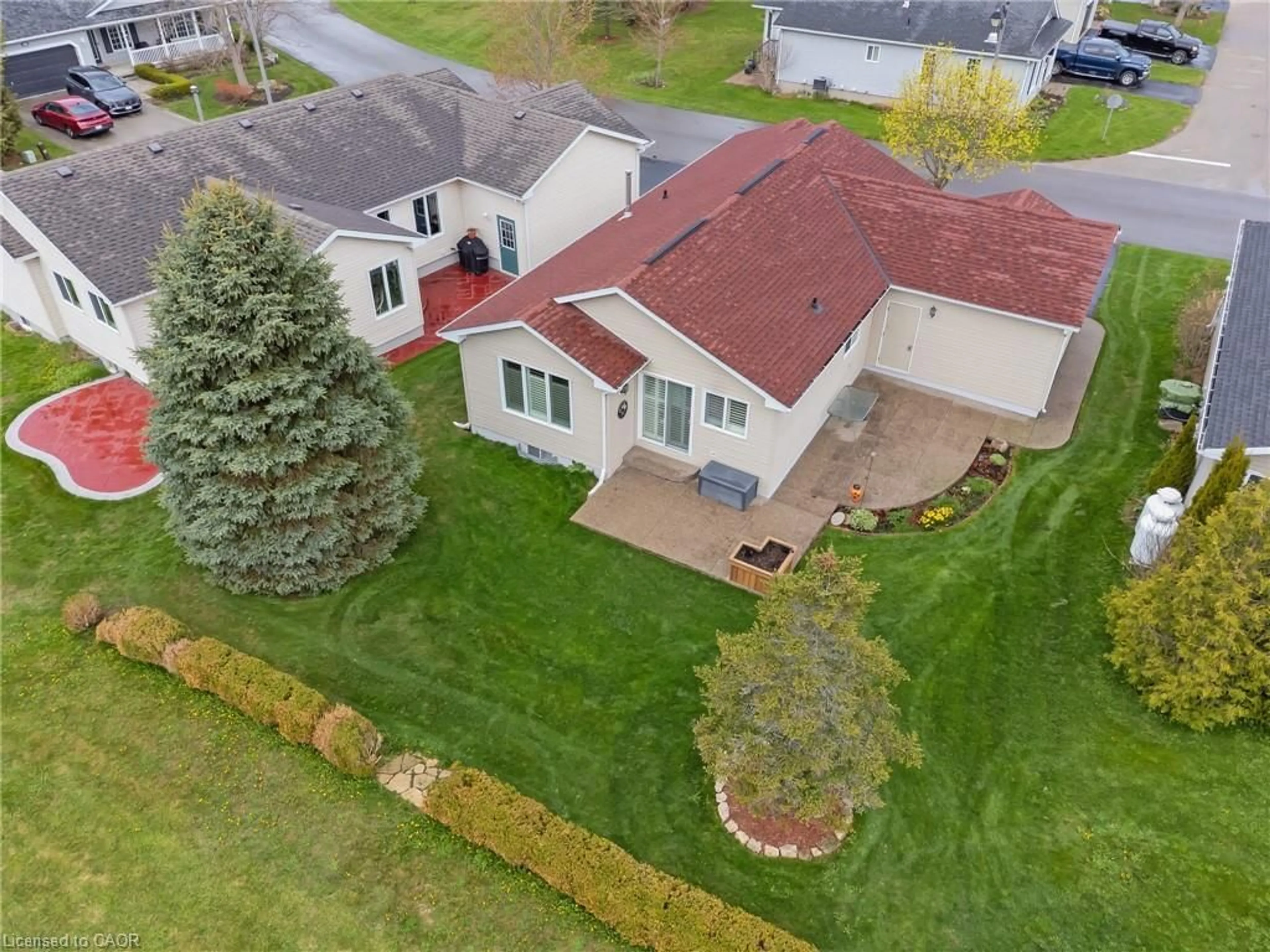 A pic from outside/outdoor area/front of a property/back of a property/a pic from drone, street for 168 Glenariff Dr, Freelton Ontario L8B 1A5