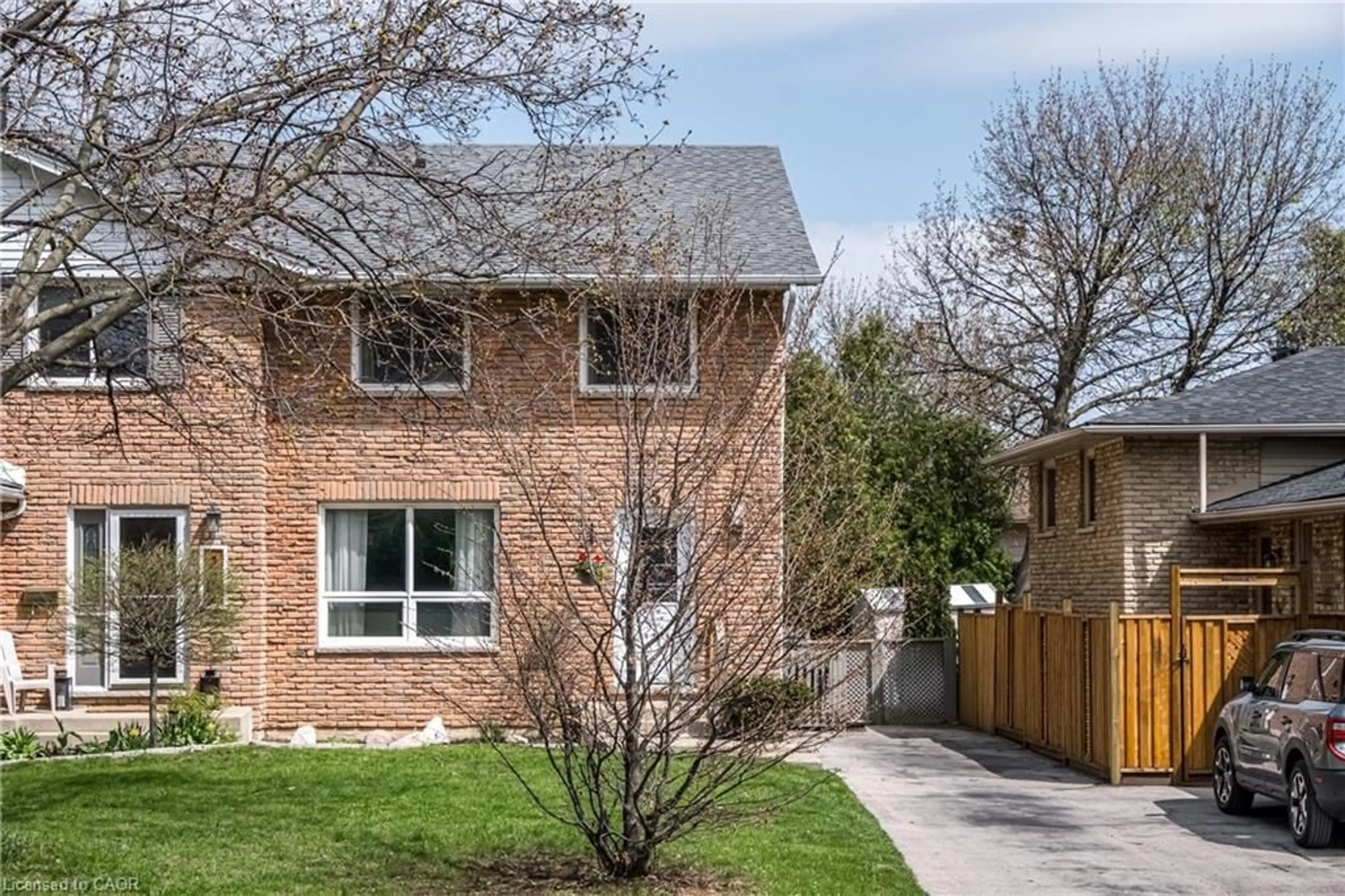 Home with brick exterior material, street for 255 Magnolia Dr, Hamilton Ontario L9C 6R4