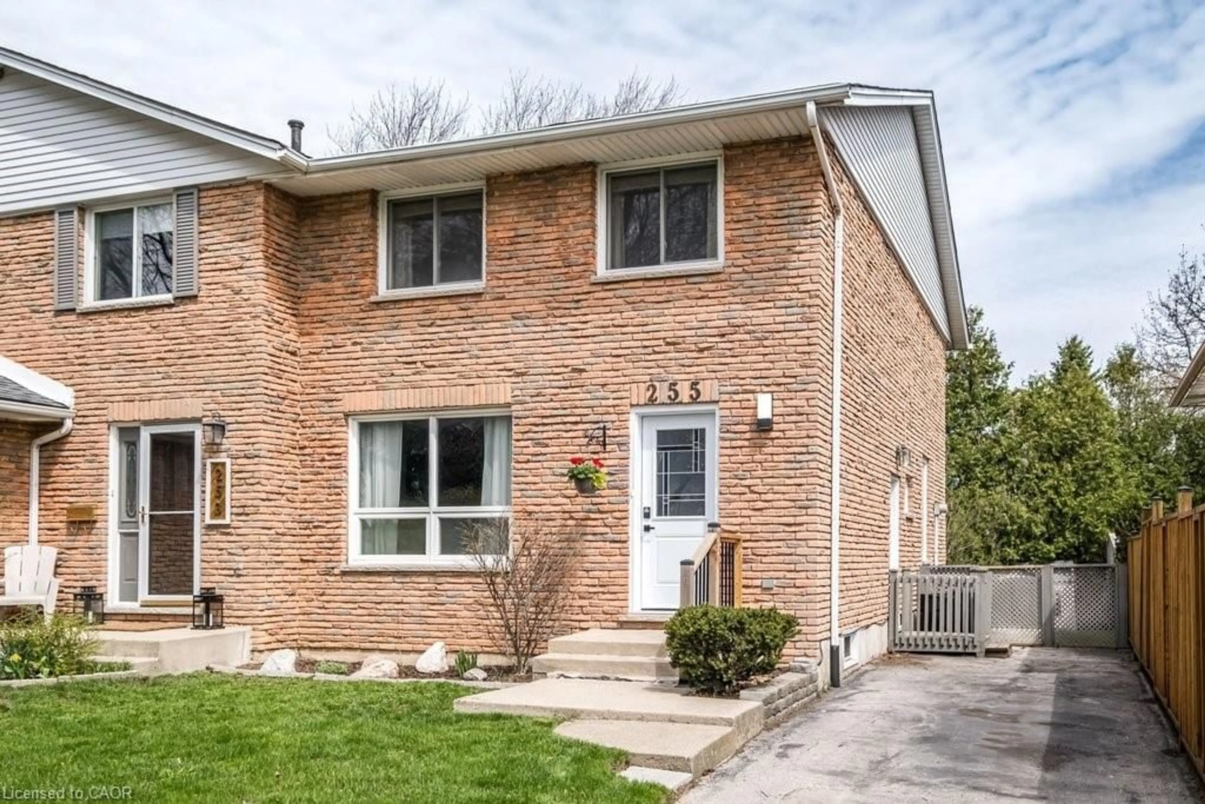 Home with brick exterior material, street for 255 Magnolia Dr, Hamilton Ontario L9C 6R4