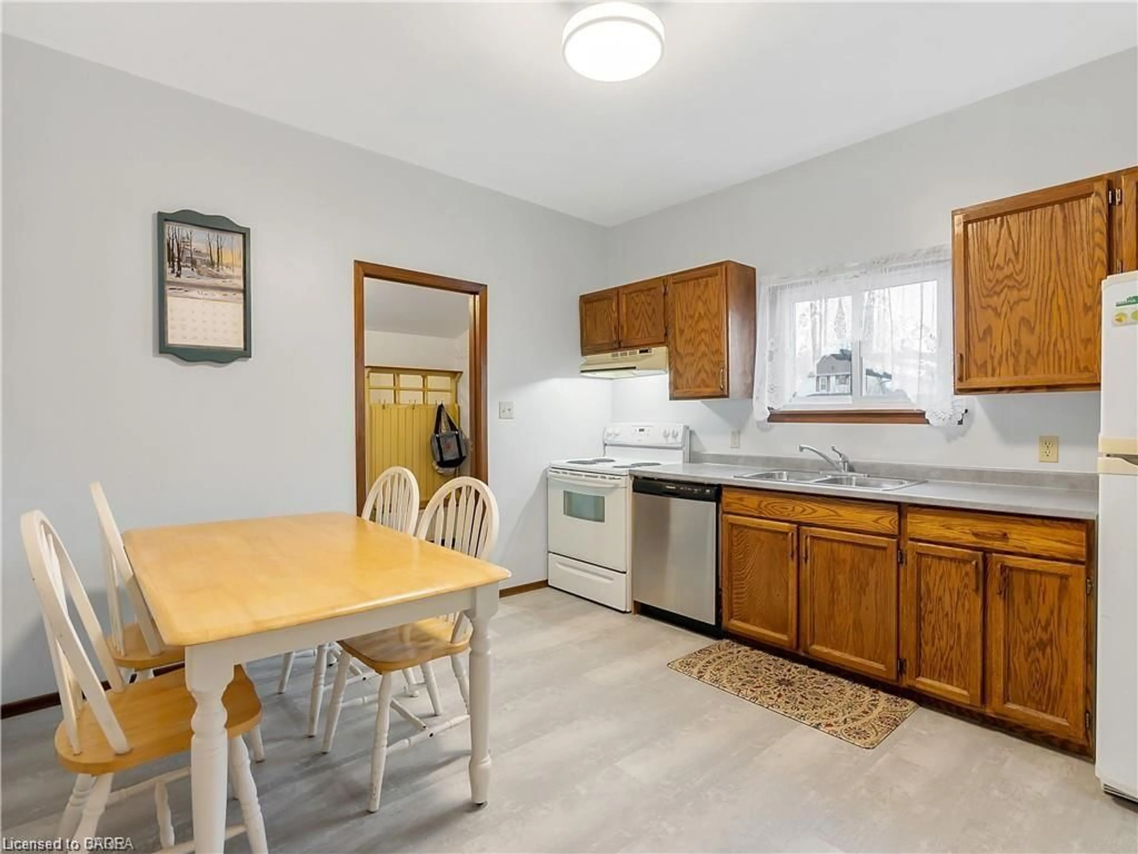 Standard kitchen, unknown for 49 Mintern Ave, Brantford Ontario N3S 1K9
