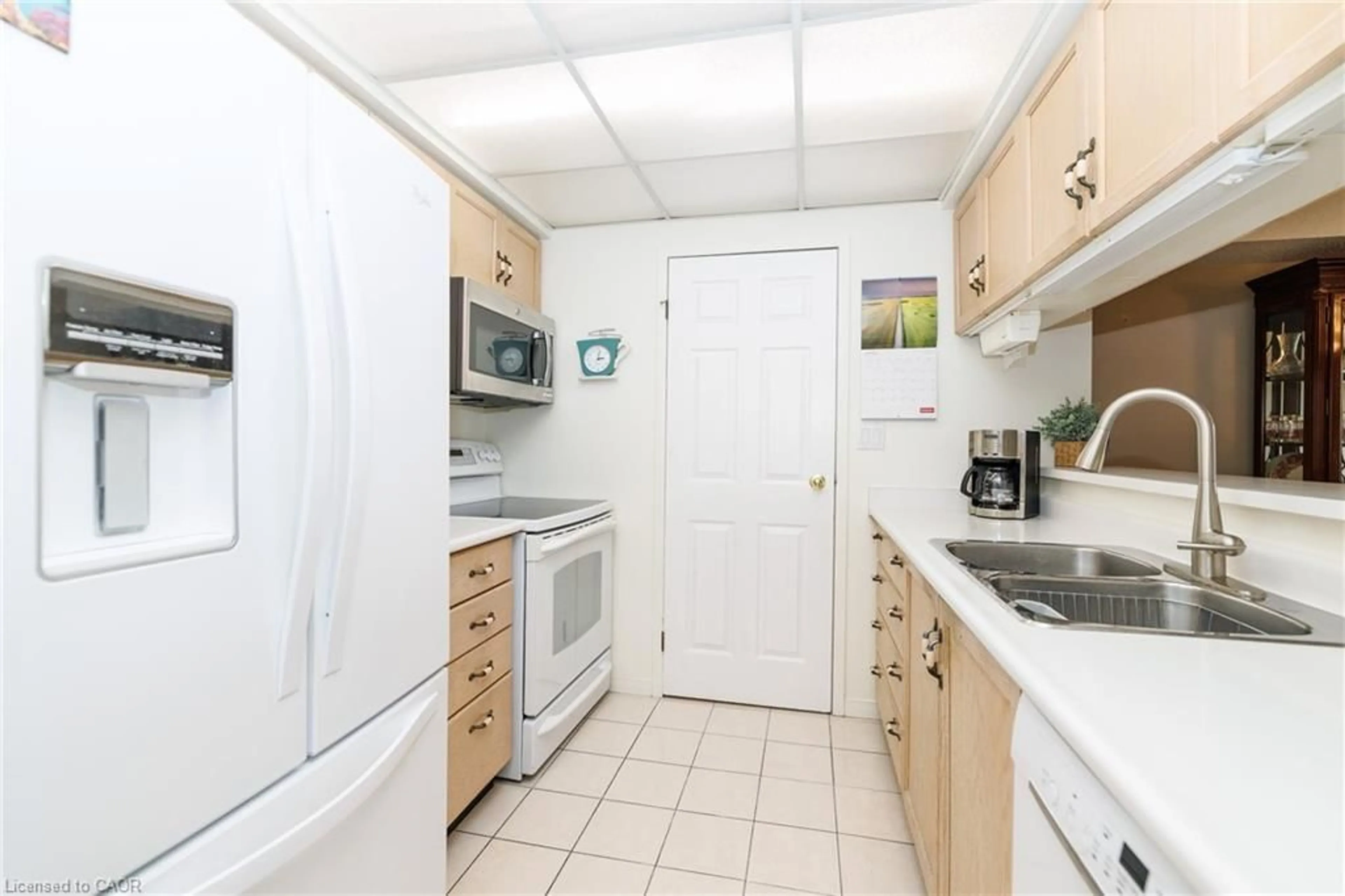 Standard kitchen, ceramic/tile floor for 495 #8 Hwy #203, Stoney Creek Ontario L8G 5E1