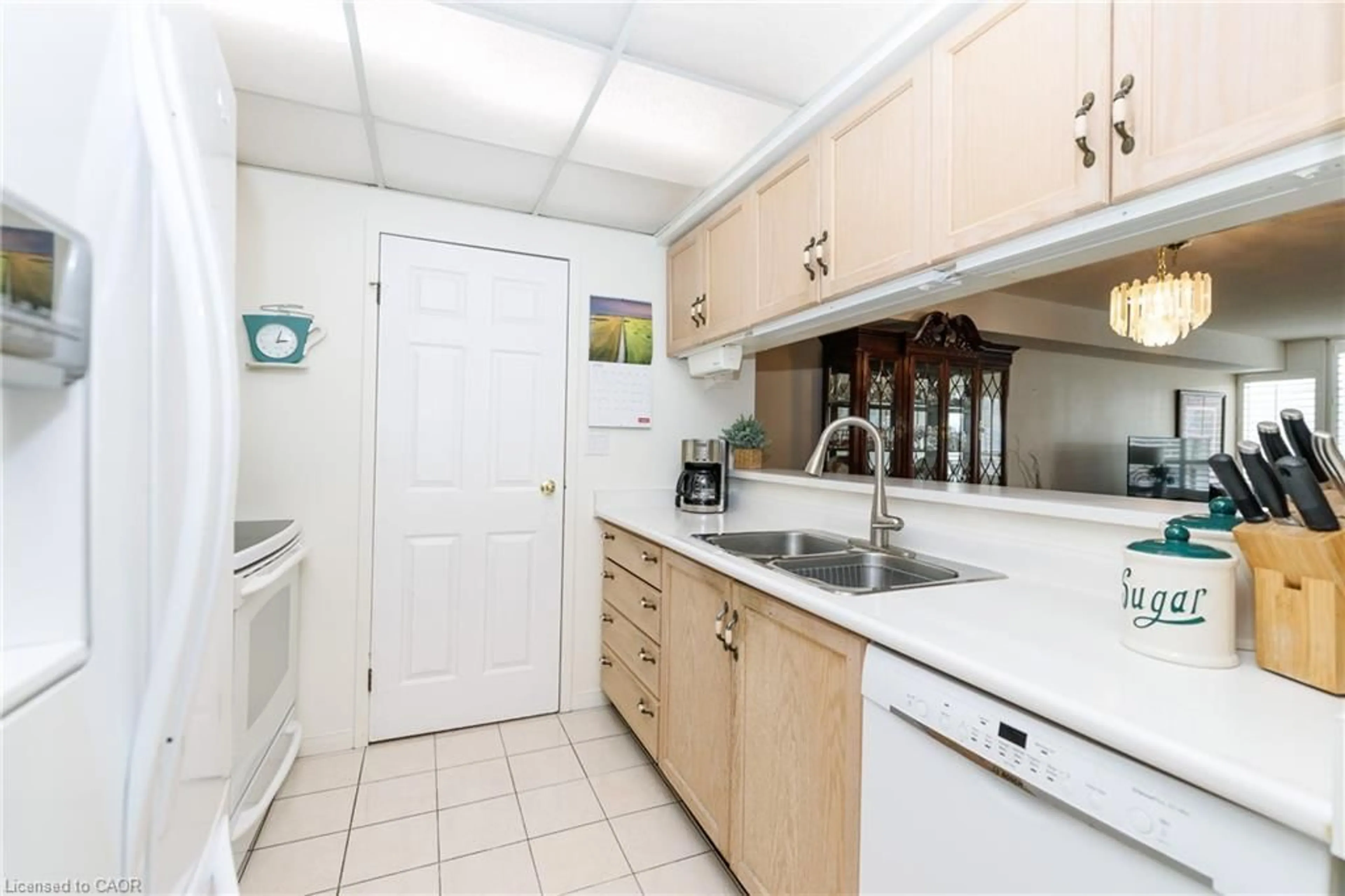 Standard kitchen, unknown for 495 #8 Hwy #203, Stoney Creek Ontario L8G 5E1
