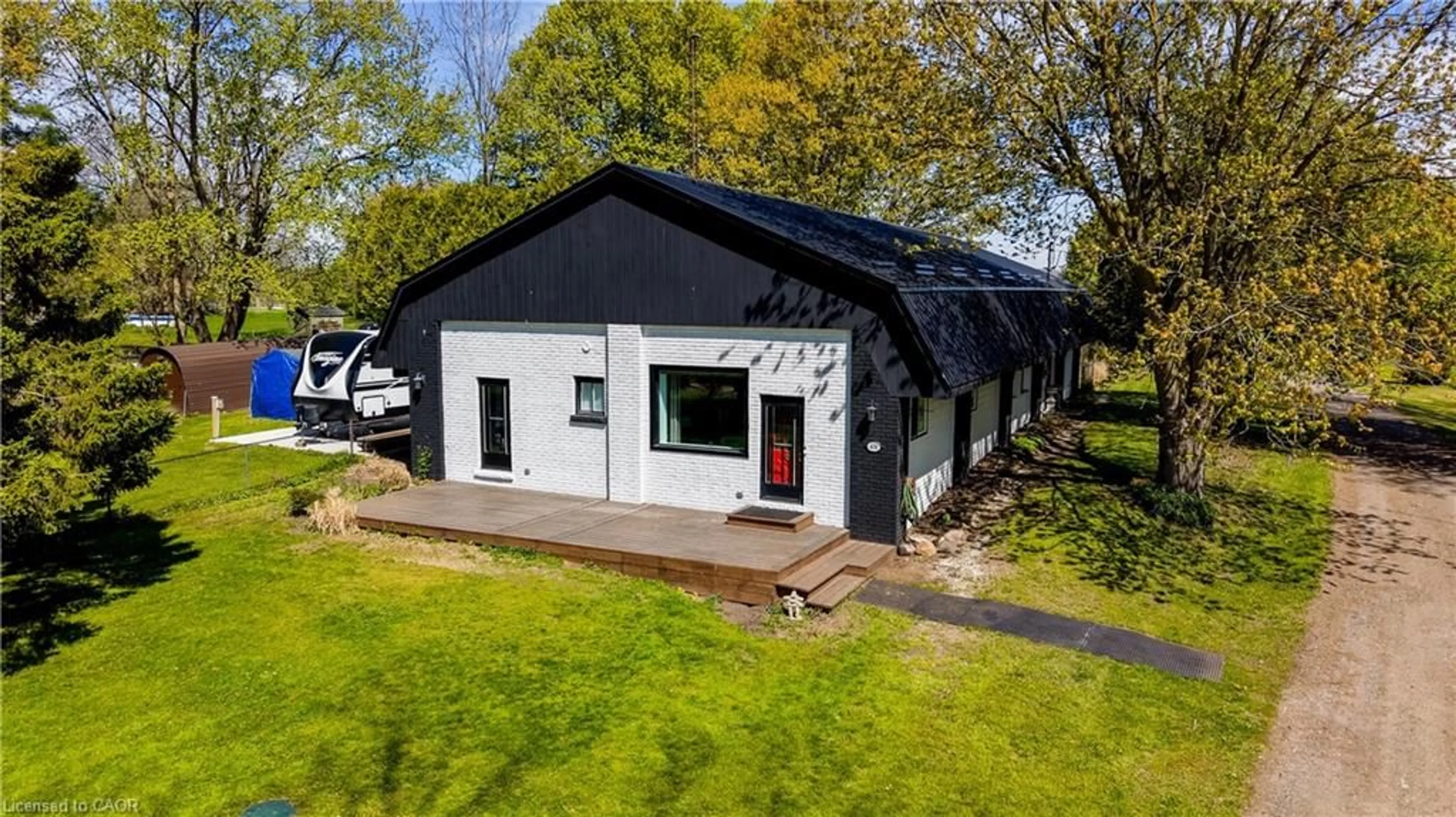 A pic from outside/outdoor area/front of a property/back of a property/a pic from drone, building for 430 Main St, Springford Ontario N0J 1R0