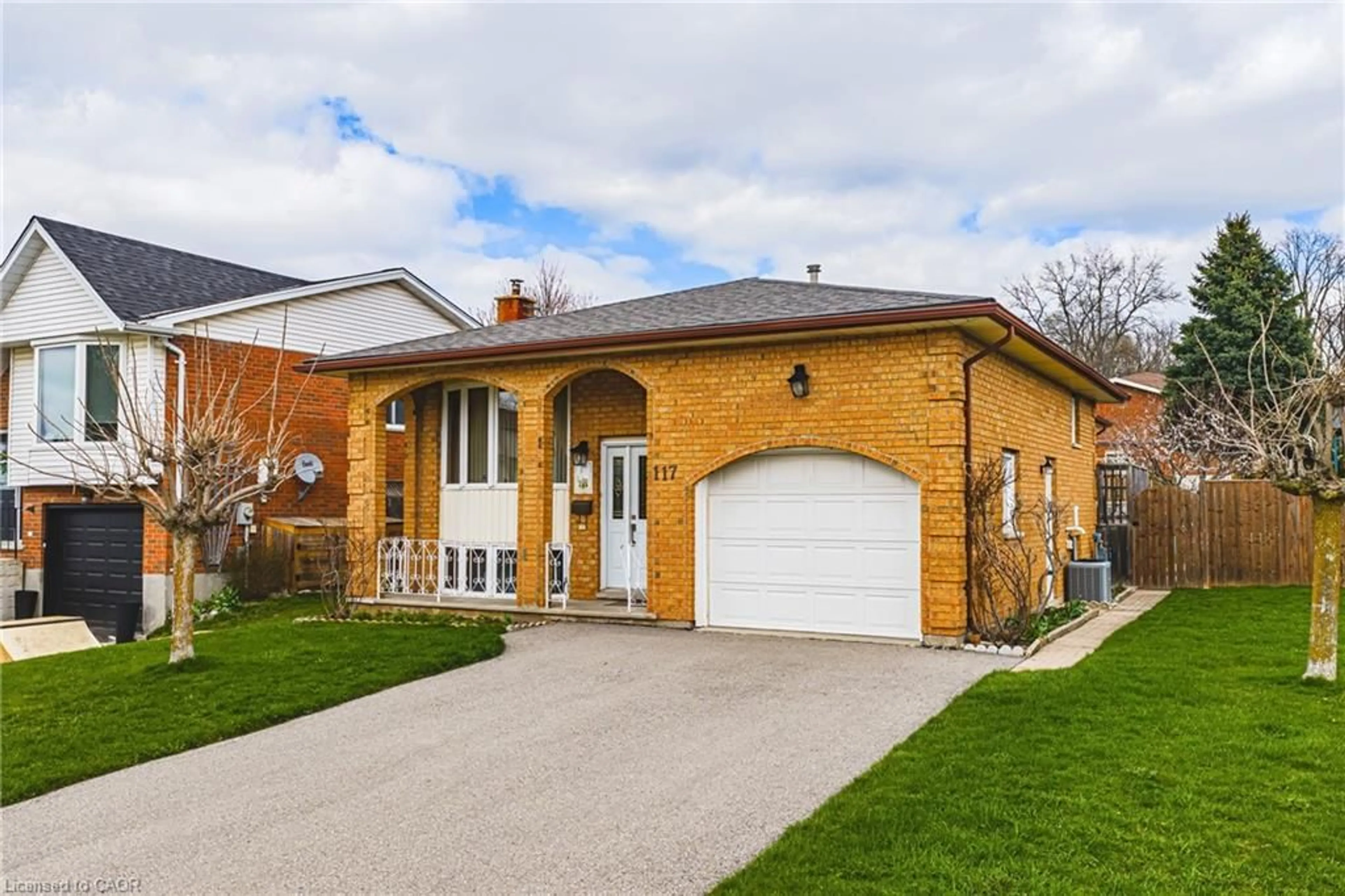 Home with brick exterior material, street for 117 Stonyburn Cres, Cambridge Ontario N1R 7X2