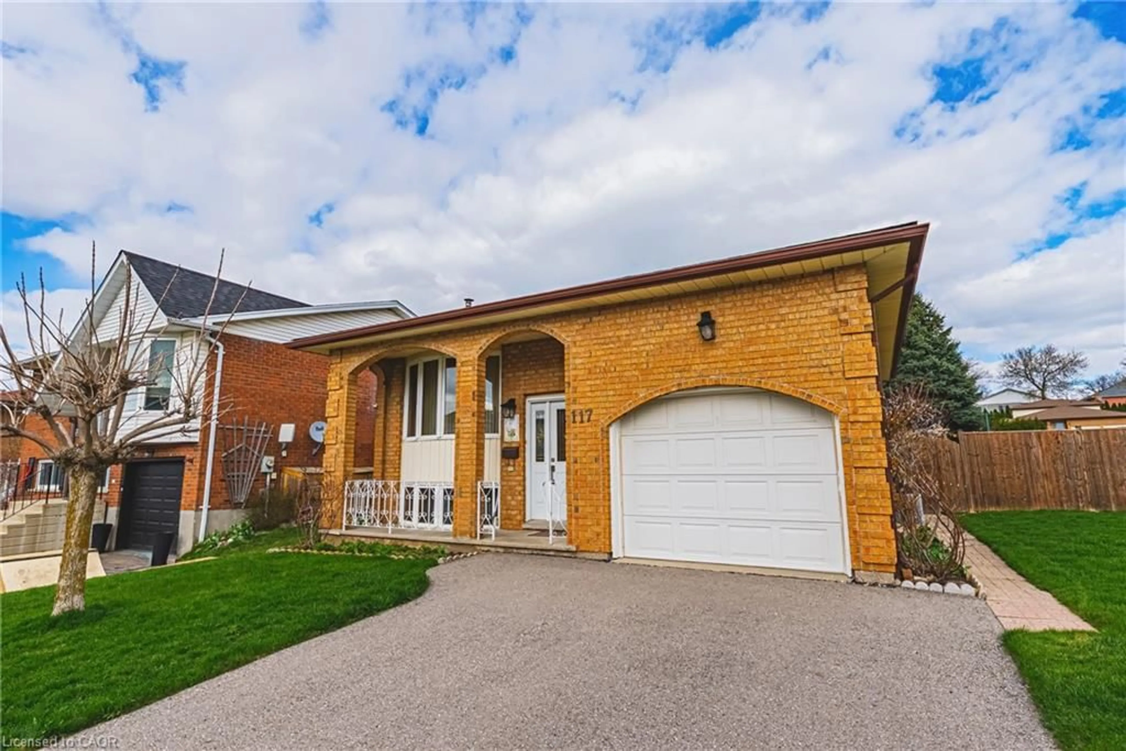 Home with brick exterior material, street for 117 Stonyburn Cres, Cambridge Ontario N1R 7X2