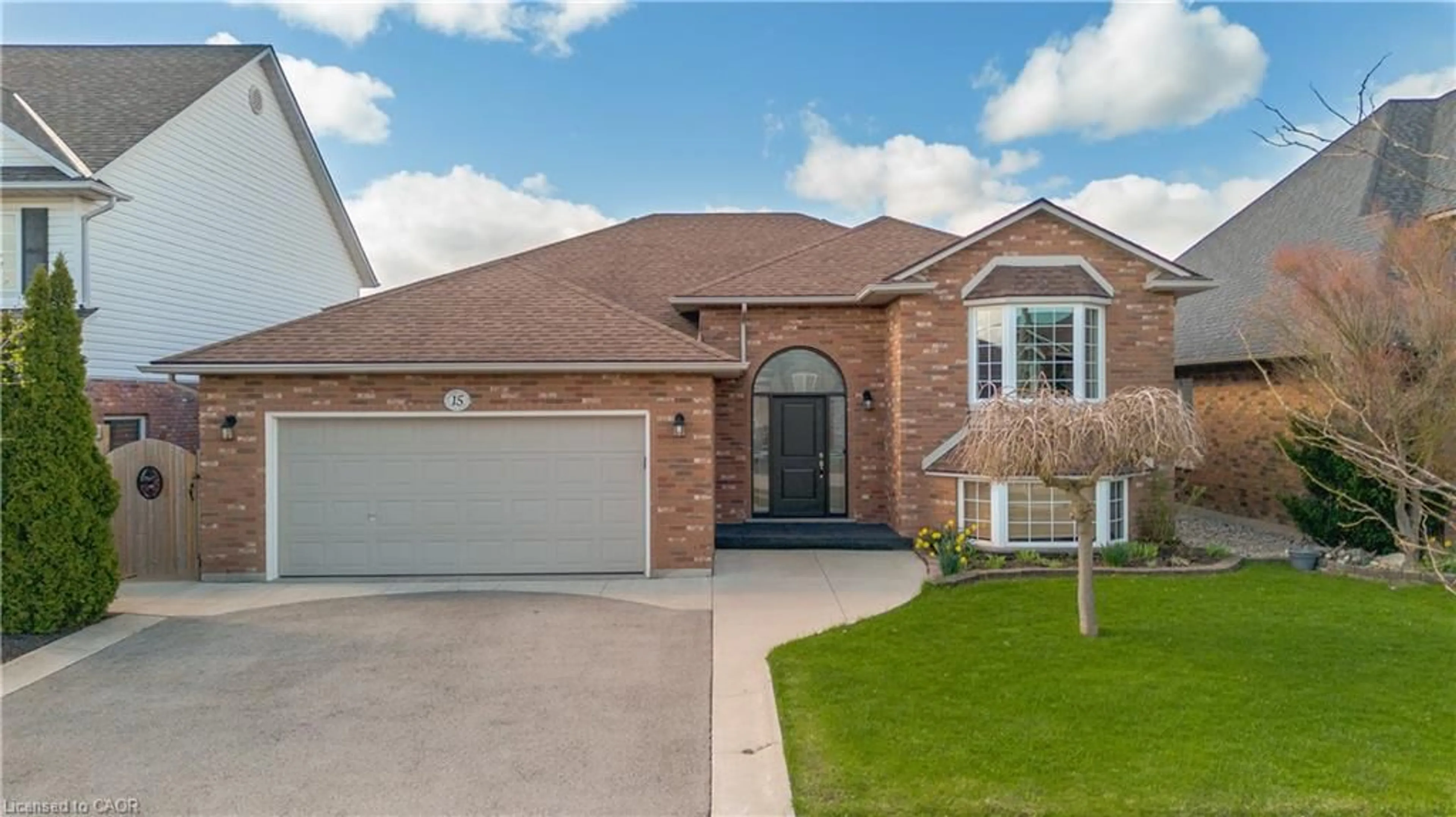 Home with brick exterior material, street for 15 Las Rd, Smithville Ontario L0R 2A0