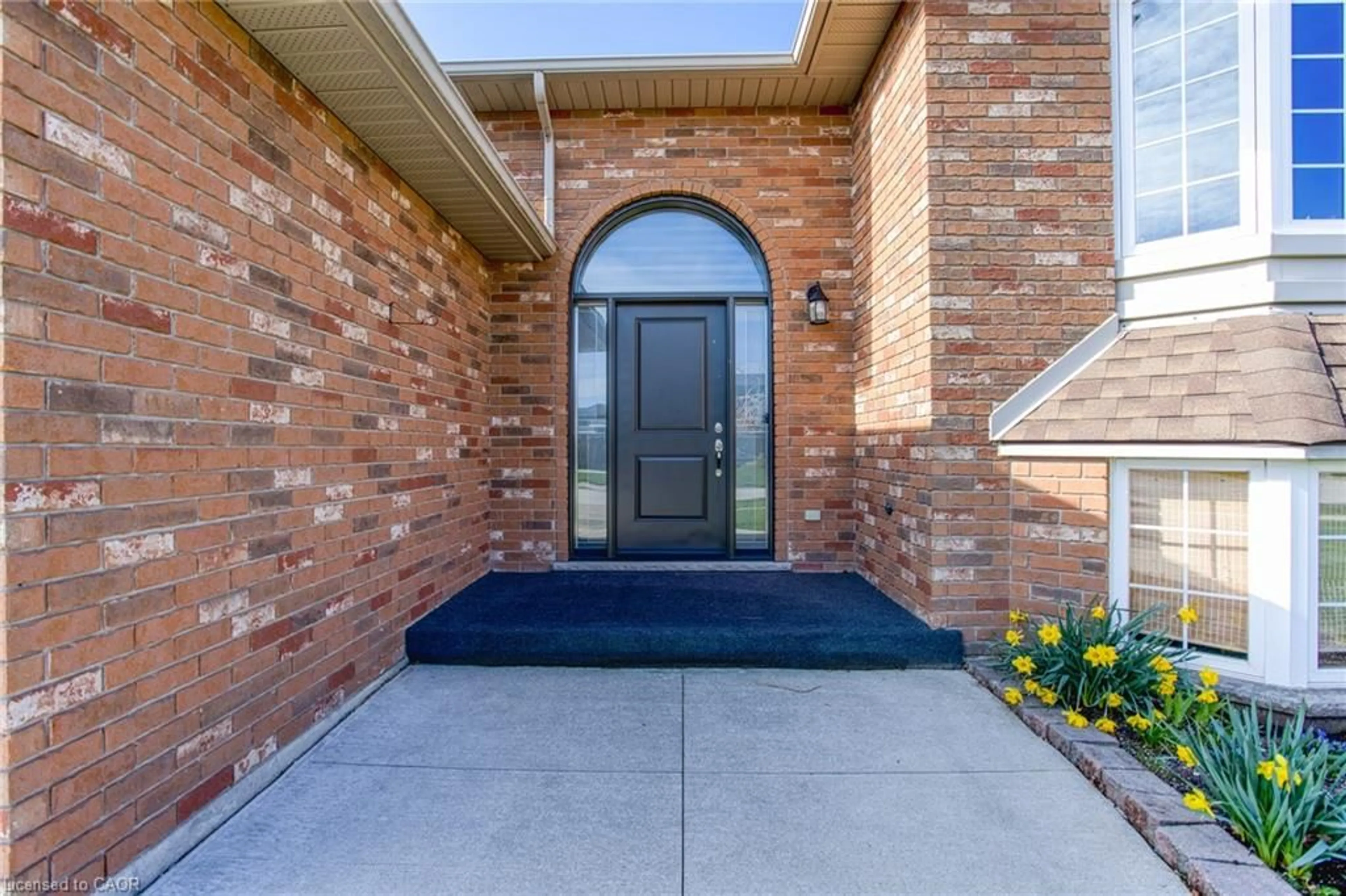 Indoor entryway for 15 Las Rd, Smithville Ontario L0R 2A0