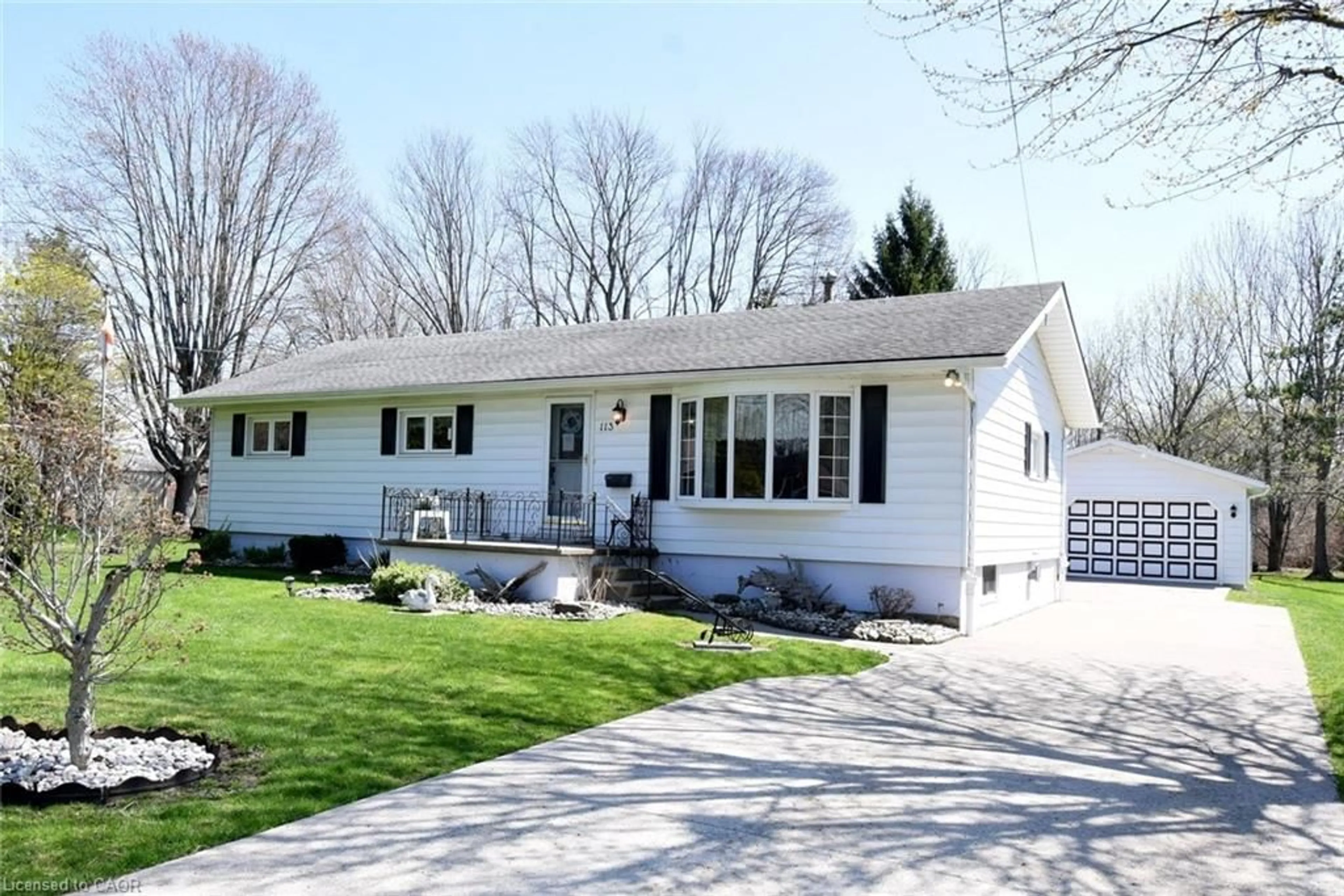 Home with vinyl exterior material, street for 113 Diltz Rd, Dunnville Ontario N1A 2V6