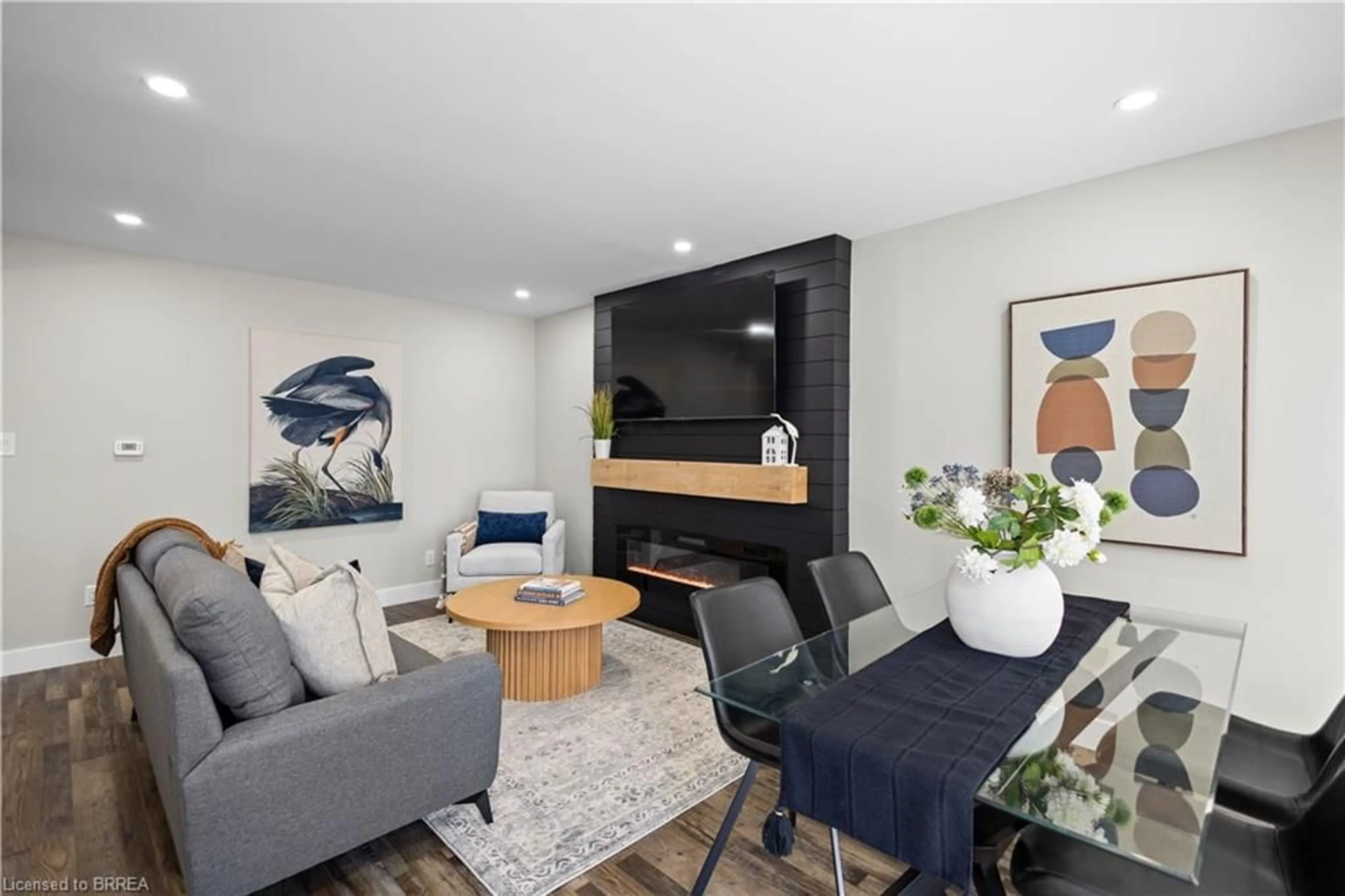 Living room with furniture, unknown for 48 Linden Ave, Brantford Ontario N3S 7E5