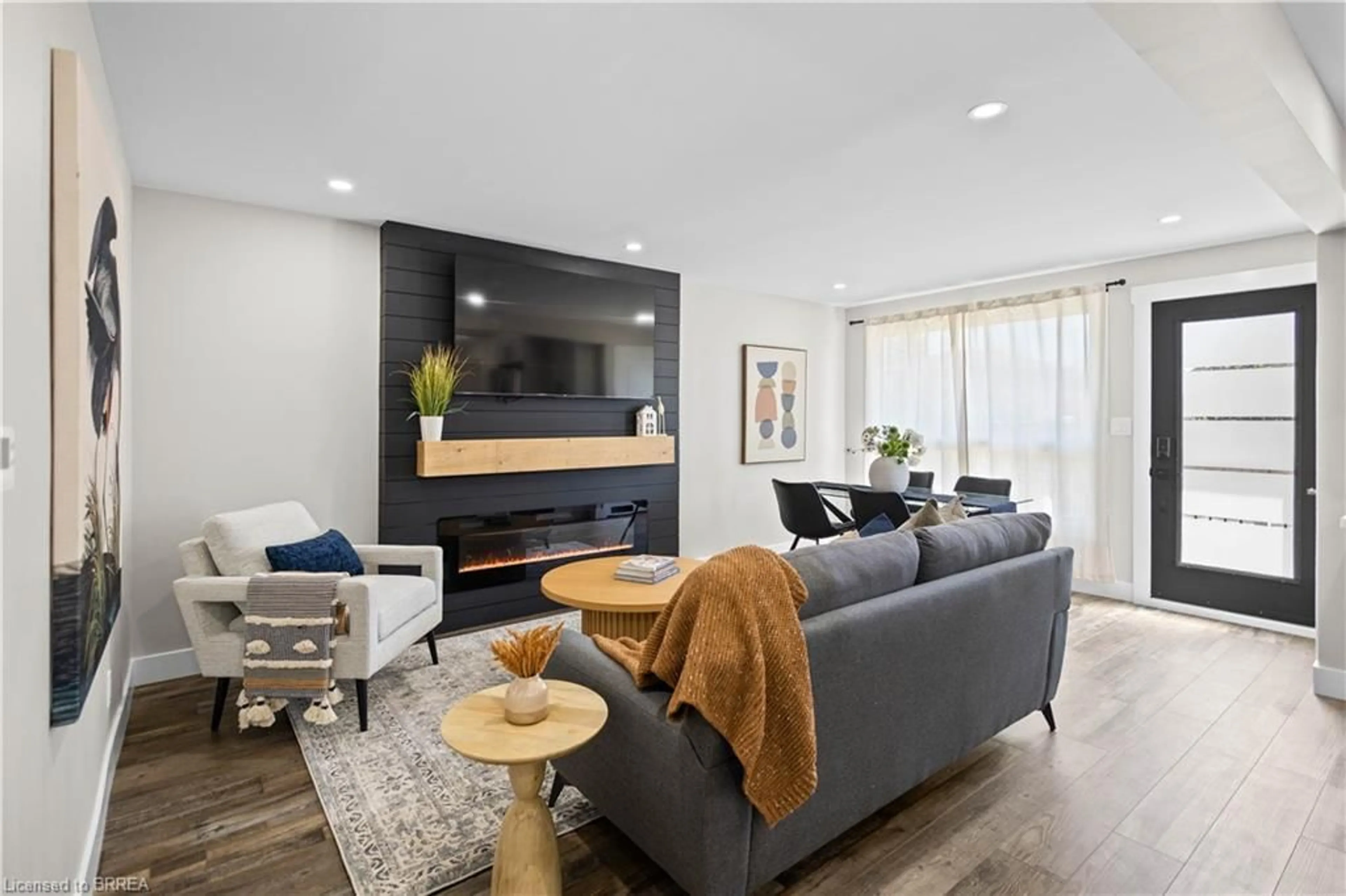 Living room with furniture, unknown for 48 Linden Ave, Brantford Ontario N3S 7E5