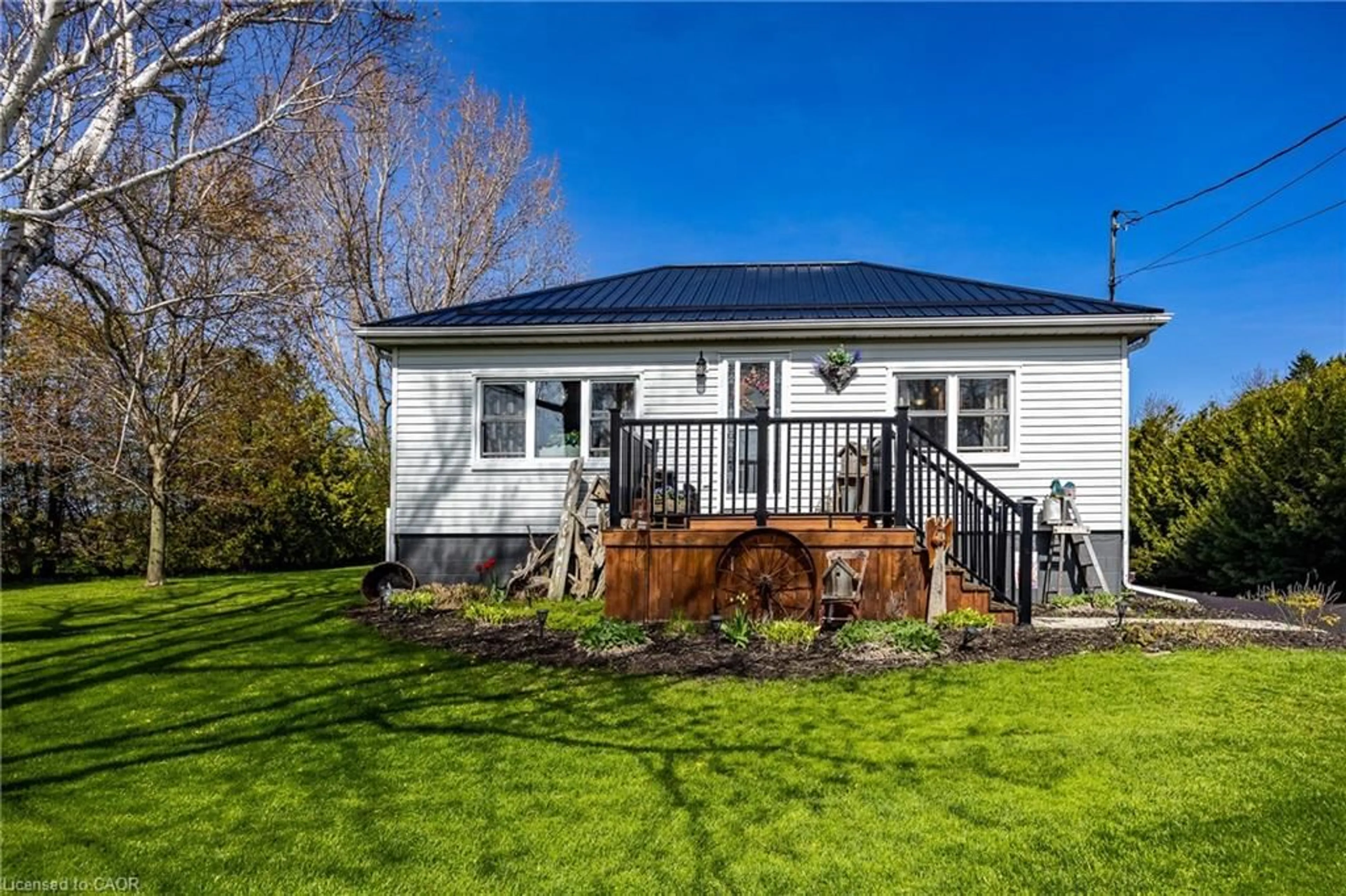 Home with vinyl exterior material, unknown for 282 Townline St, St. Williams Ontario N0E 1P0