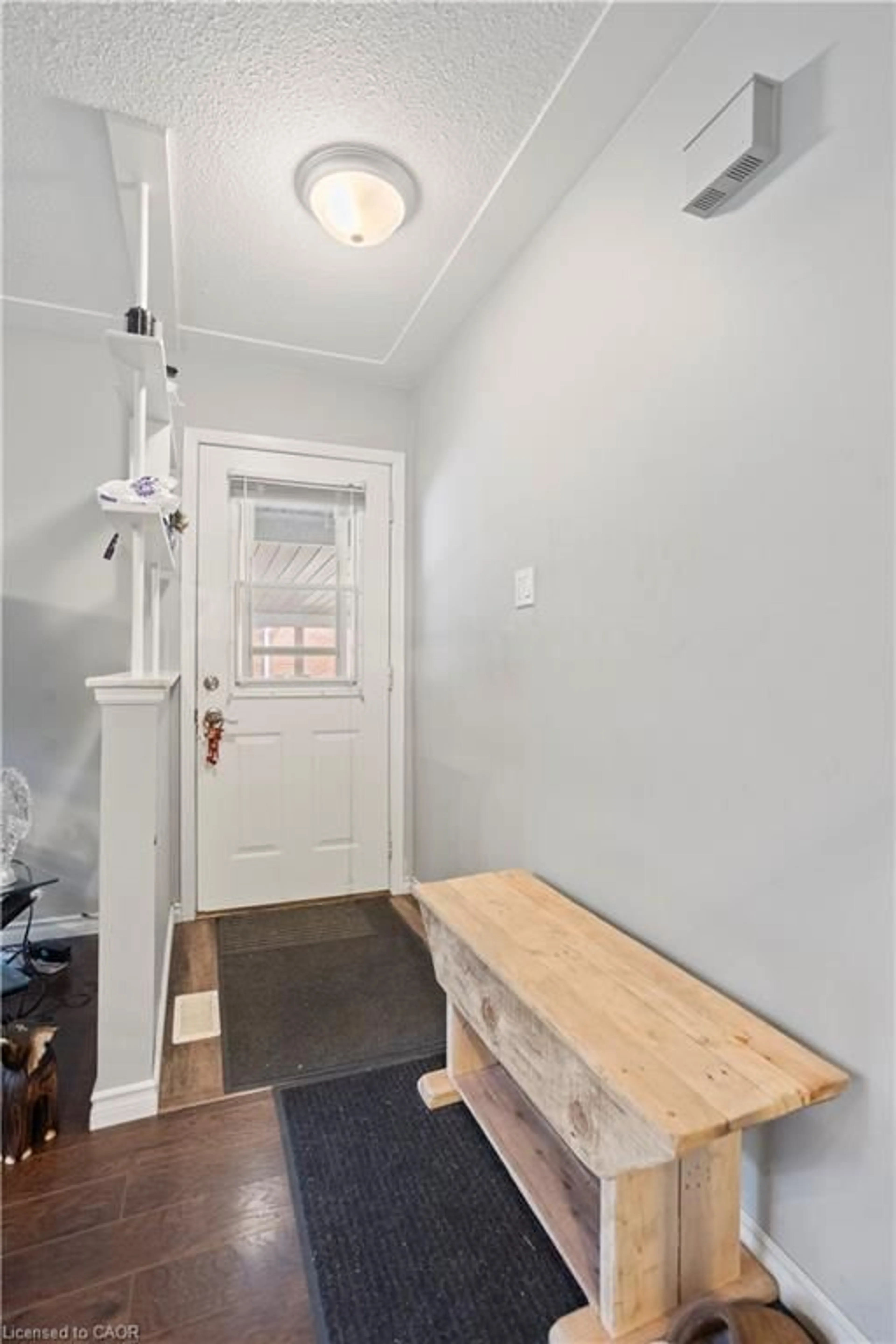 Indoor entryway for 179-181 Vancouver St, London Ontario N5W 4R5