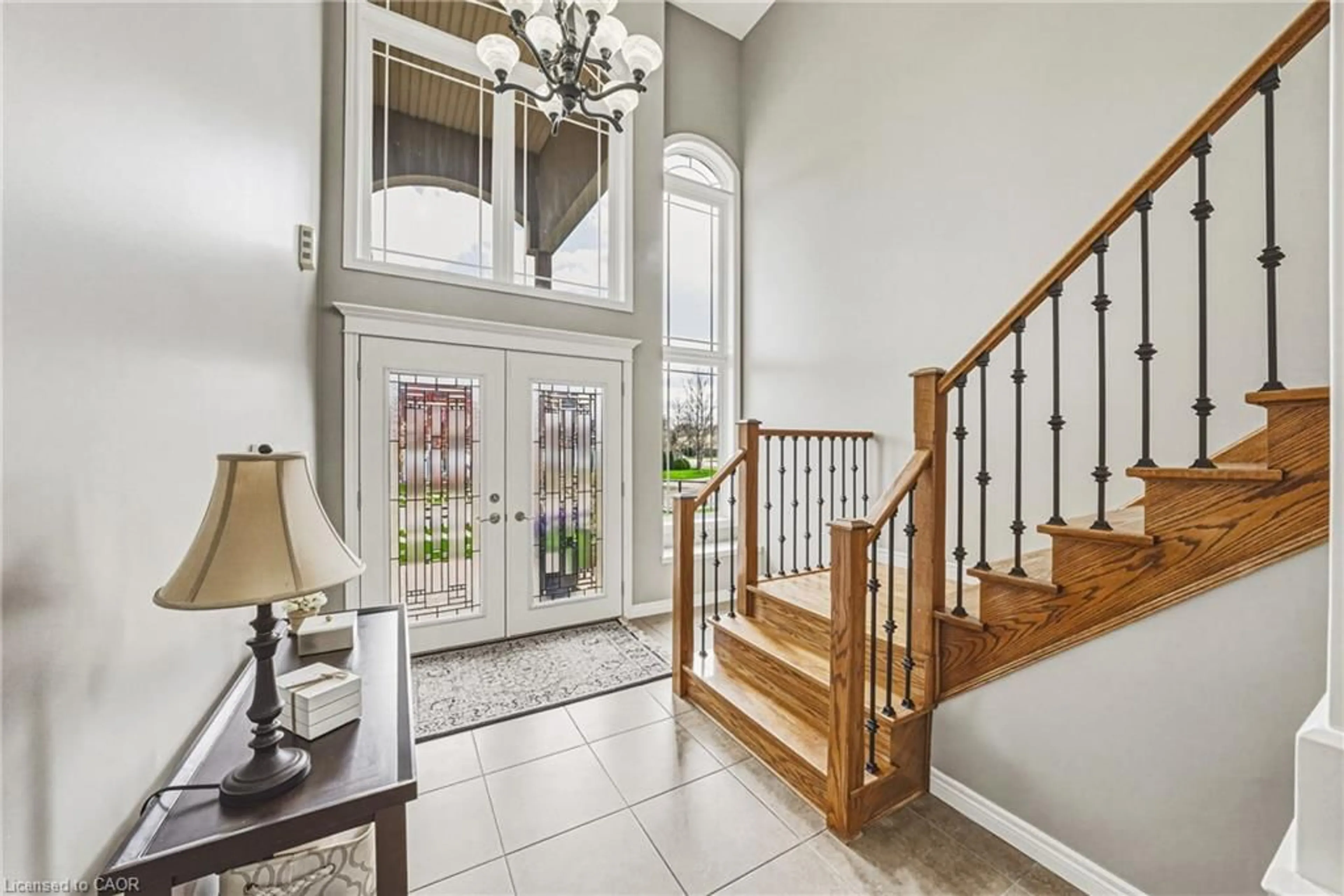 Indoor entryway for 419 Dicenzo Dr, Hamilton Ontario L9B 0B3