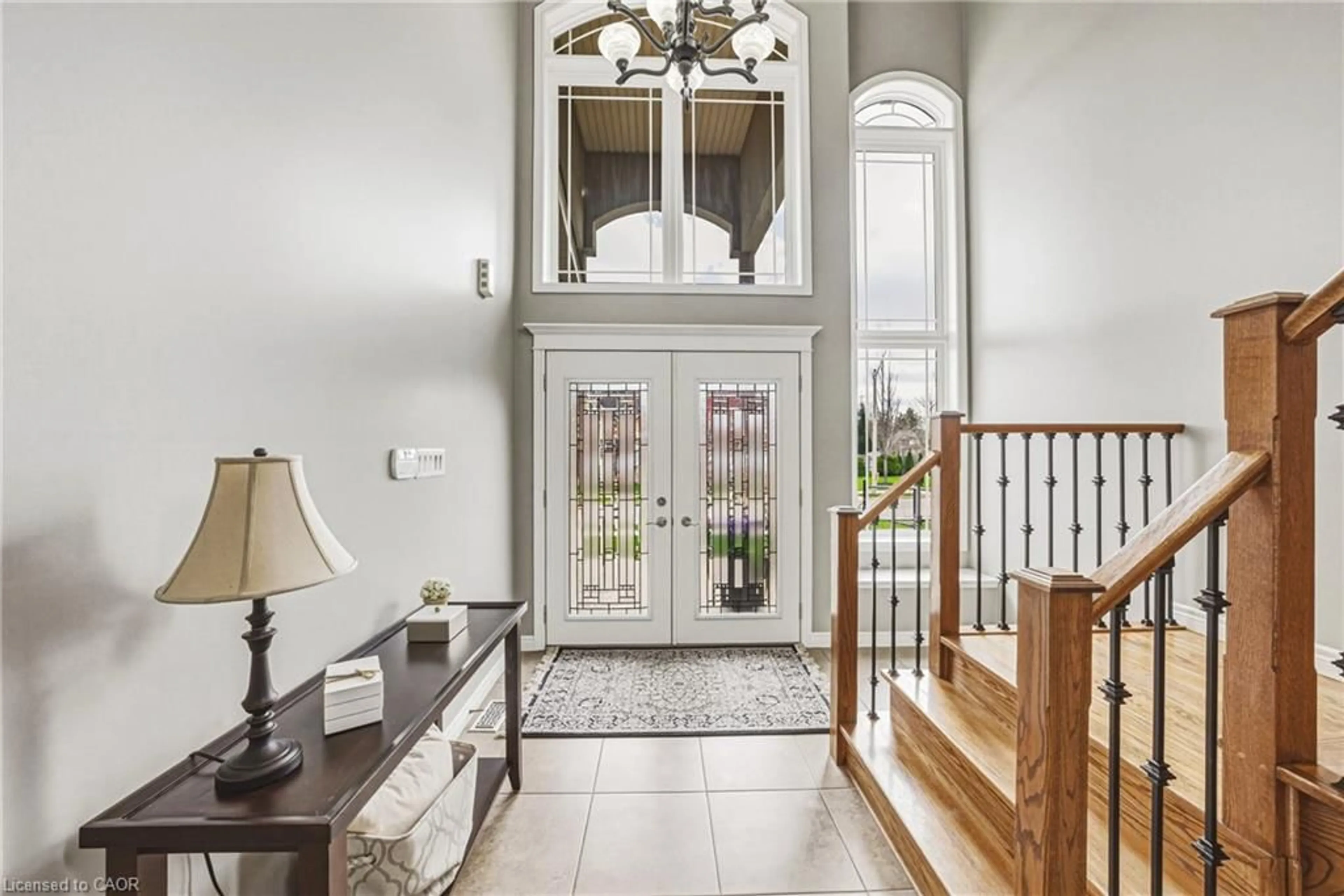 Indoor entryway for 419 Dicenzo Dr, Hamilton Ontario L9B 0B3