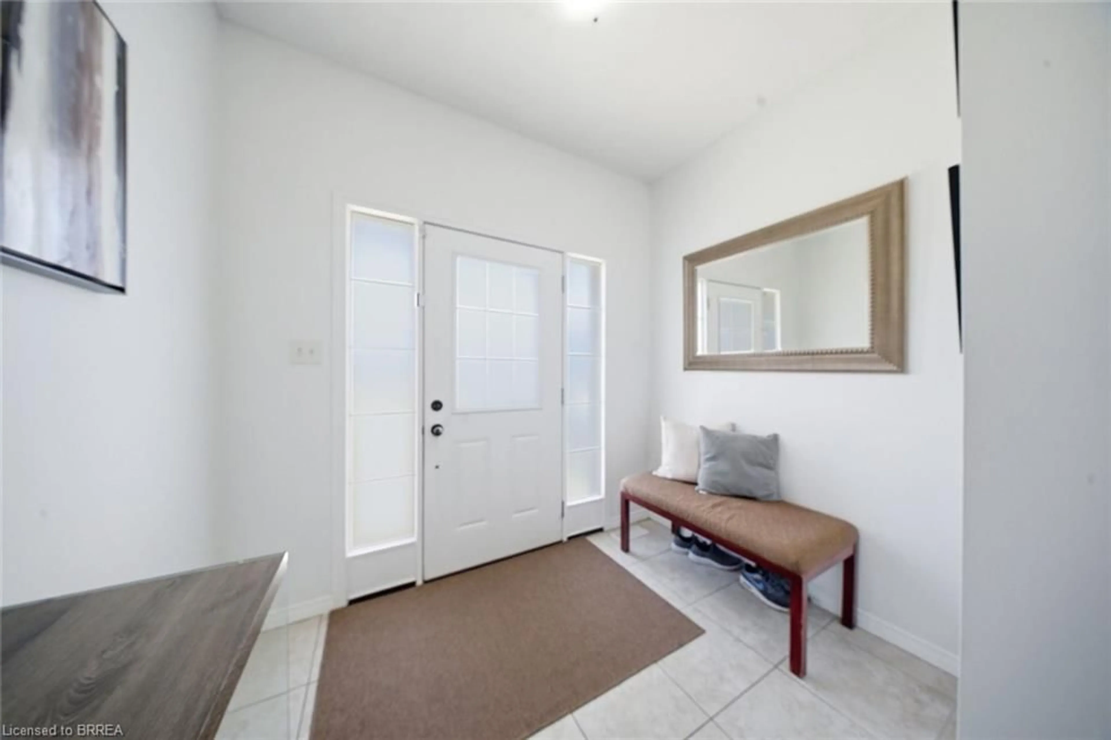 Indoor entryway for 60 Nightingale Dr, Brantford Ontario N3T 0G3