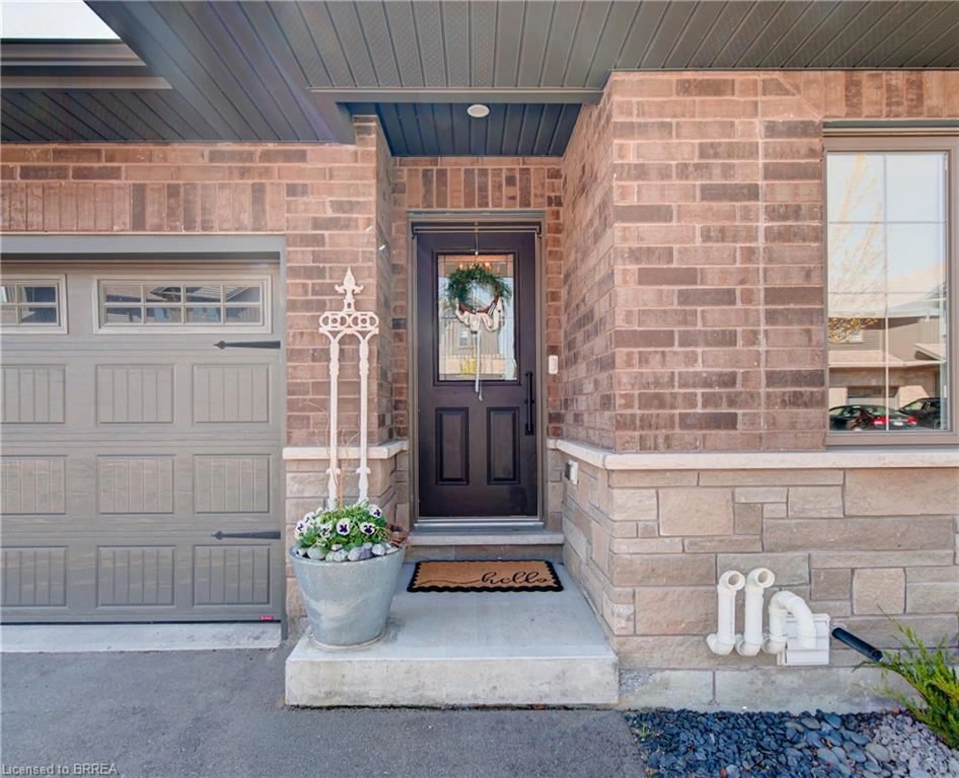 Indoor entryway for 29 Schuyler St #52, Paris Ontario N3L 0J2