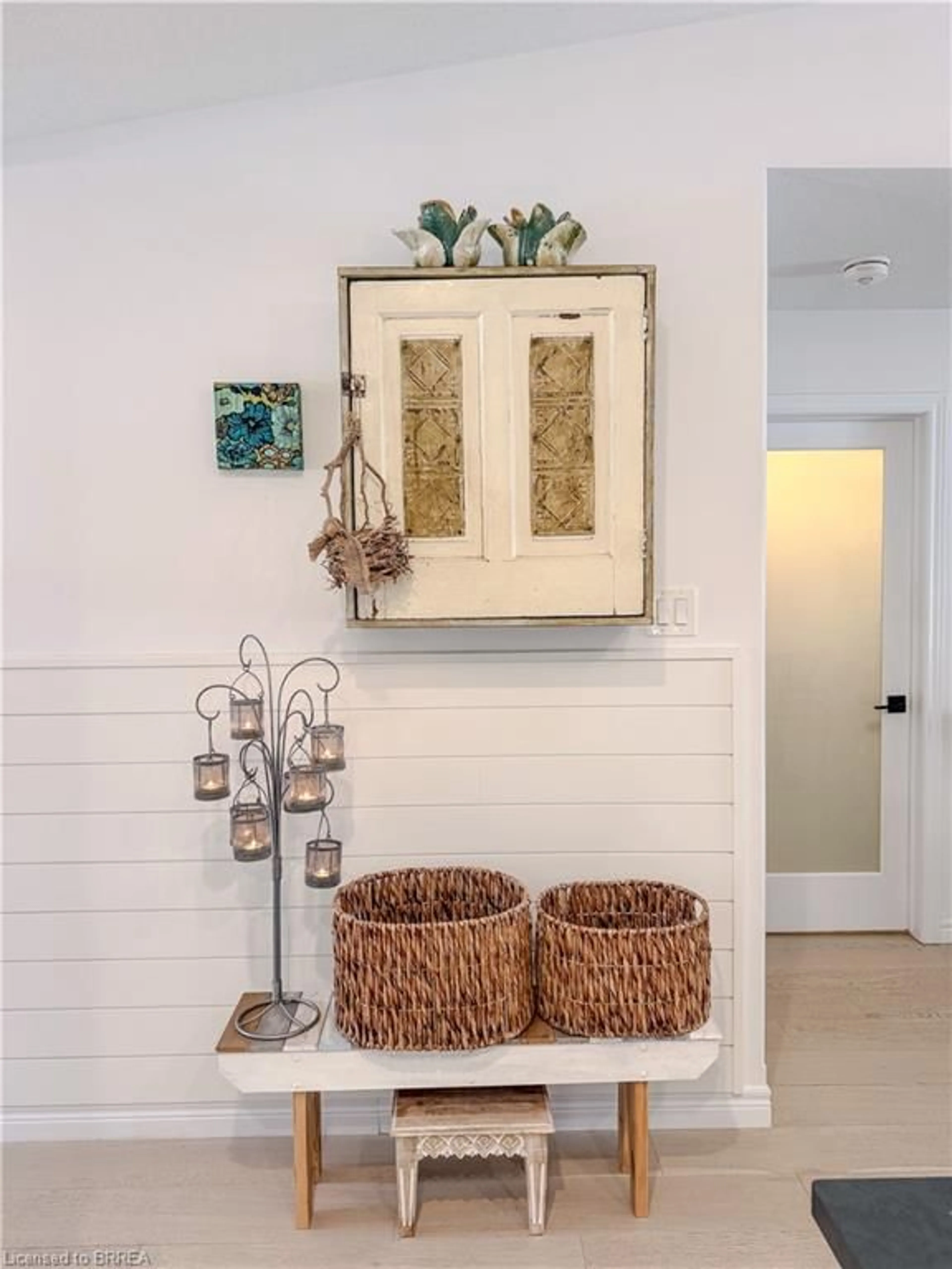 Indoor entryway for 29 Schuyler St #52, Paris Ontario N3L 0J2