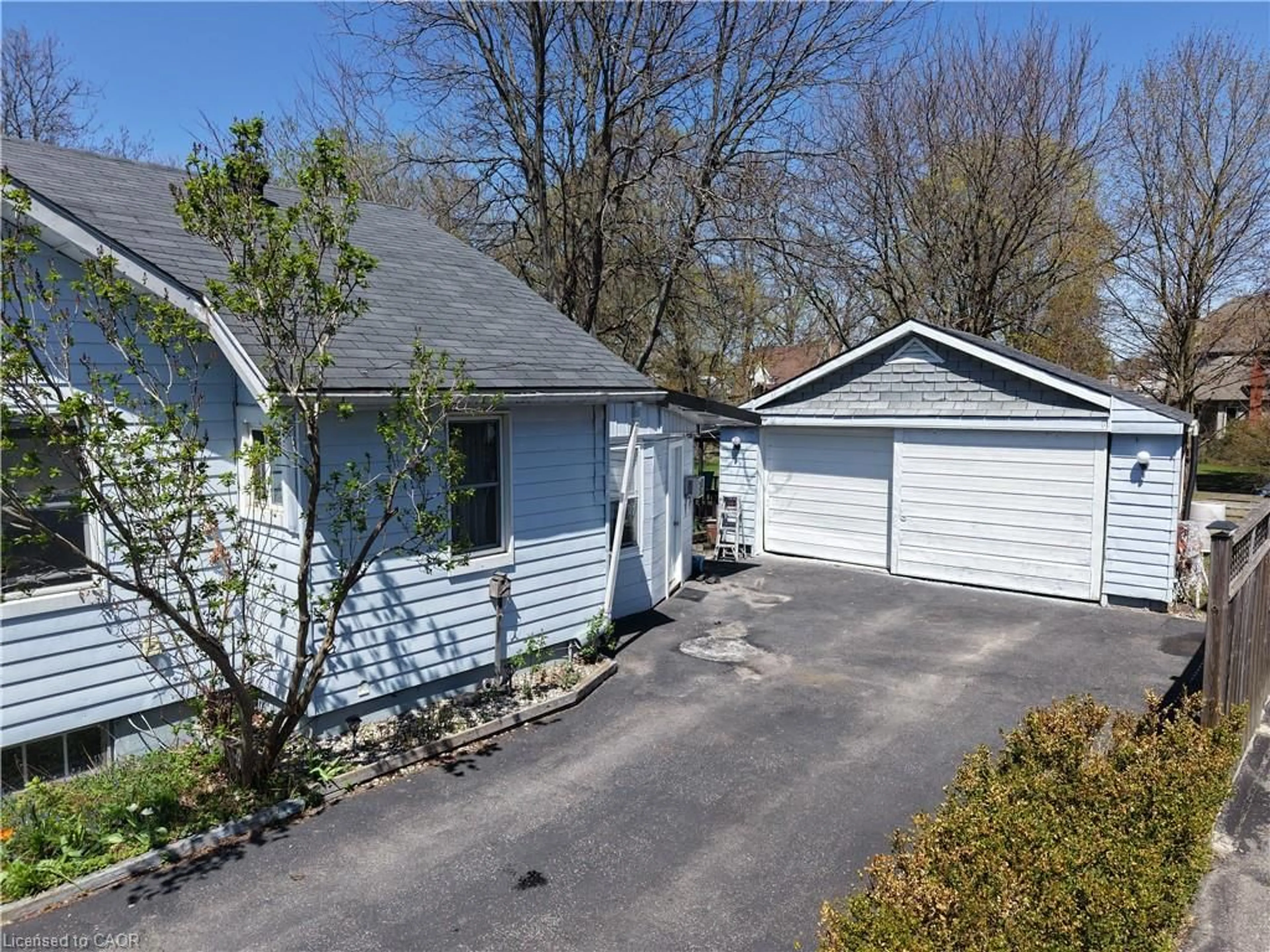 A pic from outside/outdoor area/front of a property/back of a property/a pic from drone, street for 167 Eastern Ave, Delhi Ontario N4B 1R8